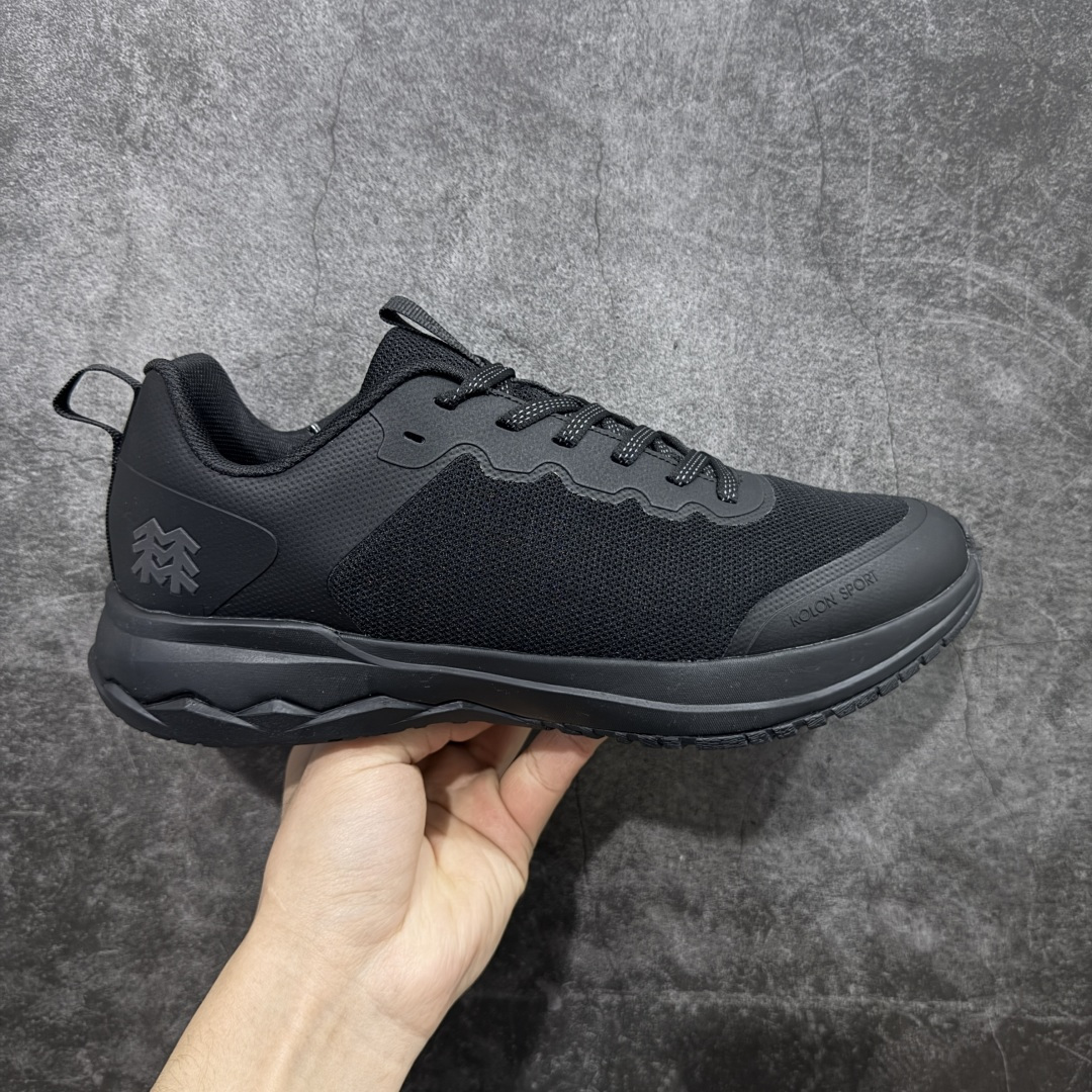 【莞产版本】可隆KOLON SPORT Skyler 2 舒适柔软 防水支撑轻便回弹 低帮 徒步鞋 黑色 脚感软到像踩云朵☁️—鞋面柔软贴合脚型，走石子路也不硌脚；防滑V黄金大底纹路深似锯齿，泥地、陡坡都稳稳拿捏，下雨天也不怕打滑。黑色耐脏又百搭，日常穿去上班是低调质感，进山徒步是可靠装备，从城市到山野，一双鞋承包所有 “出走计划” 尺码：39-45 无半码-选品中心