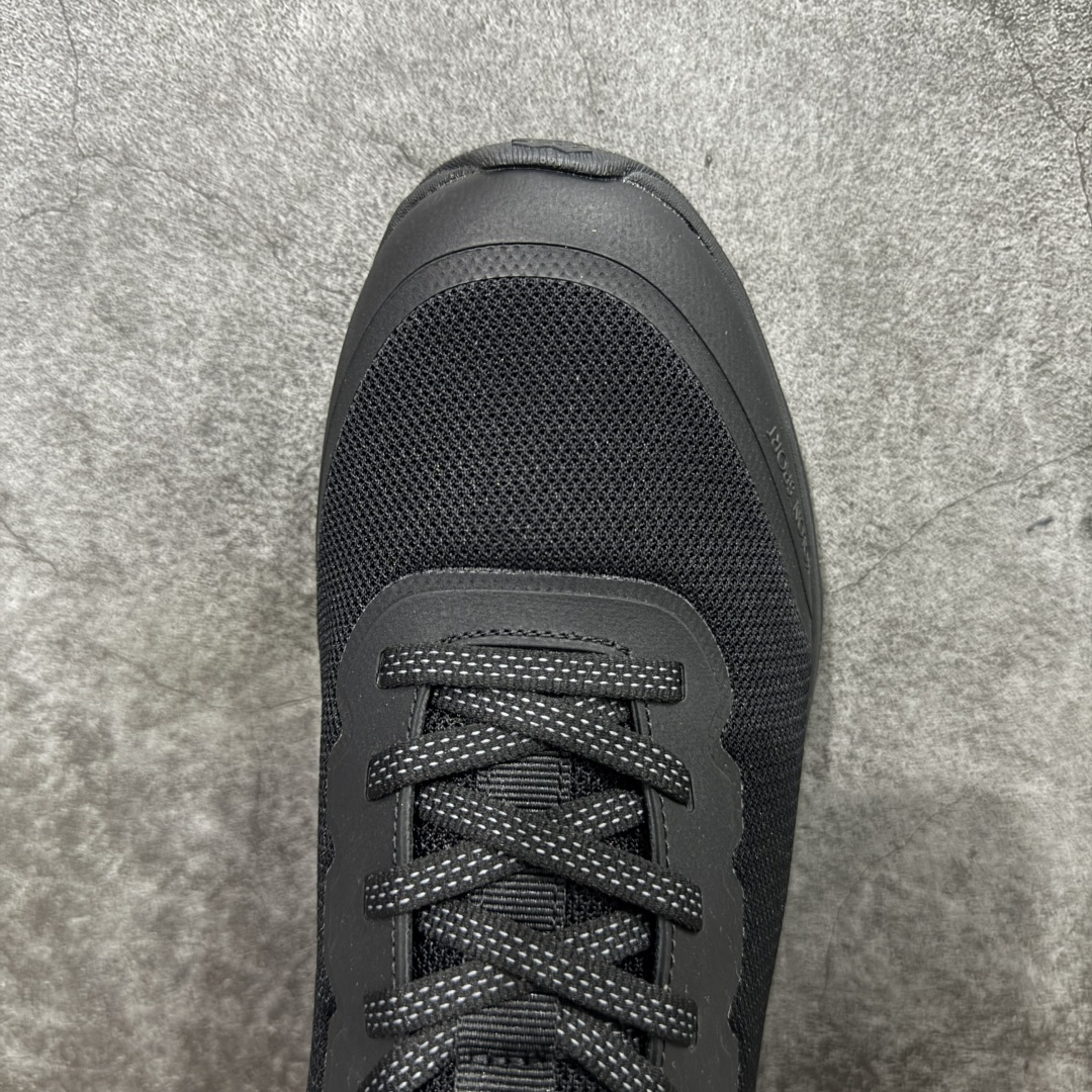 图片[5]-【莞产版本】可隆KOLON SPORT Skyler 2 舒适柔软 防水支撑轻便回弹 低帮 徒步鞋 黑色 脚感软到像踩云朵☁️—鞋面柔软贴合脚型，走石子路也不硌脚；防滑V黄金大底纹路深似锯齿，泥地、陡坡都稳稳拿捏，下雨天也不怕打滑。黑色耐脏又百搭，日常穿去上班是低调质感，进山徒步是可靠装备，从城市到山野，一双鞋承包所有 “出走计划” 尺码：39-45 无半码-选品中心