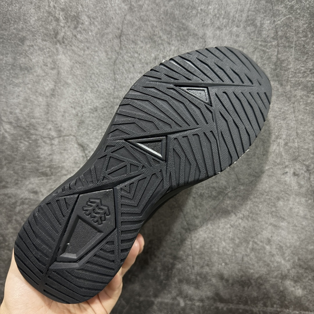 图片[9]-【正确版】可隆KOLON SPORT Skyler 2 舒适柔软 防水支撑轻便回弹 低帮 徒步鞋 黑色 脚感软到像踩云朵☁️—鞋面柔软贴合脚型，走石子路也不硌脚；防滑V黄金大底纹路深似锯齿，泥地、陡坡都稳稳拿捏，下雨天也不怕打滑。黑色耐脏又百搭，日常穿去上班是低调质感，进山徒步是可靠装备，从城市到山野，一双鞋承包所有 “出走计划” 尺码：39-45无半码-选品中心