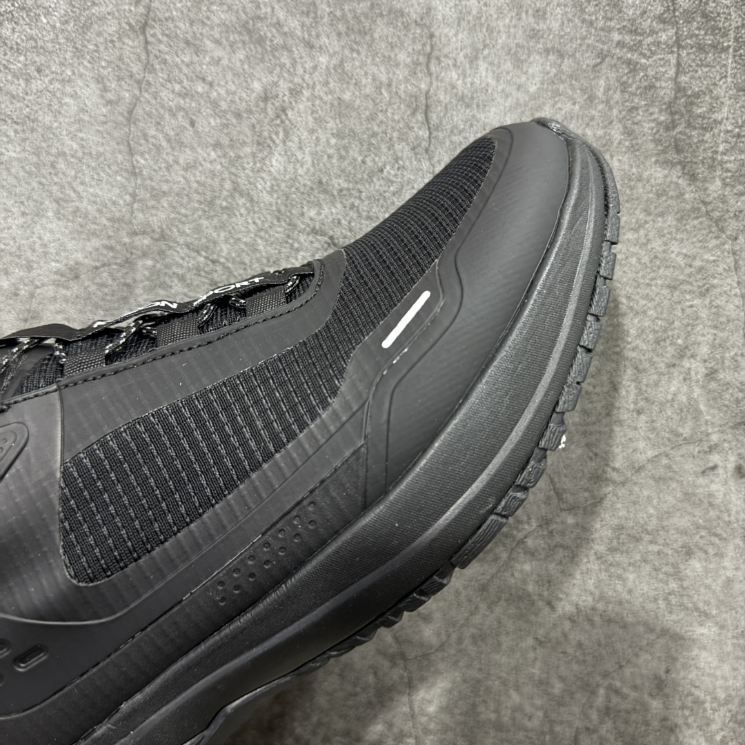 图片[5]-【正确版】可隆KOLON SPORT Skyler 2 舒适柔软 防水支撑轻便回弹 低帮 徒步鞋 黑色 脚感软到像踩云朵☁️—鞋面柔软贴合脚型，走石子路也不硌脚；防滑V黄金大底纹路深似锯齿，泥地、陡坡都稳稳拿捏，下雨天也不怕打滑。黑色耐脏又百搭，日常穿去上班是低调质感，进山徒步是可靠装备，从城市到山野，一双鞋承包所有 “出走计划” 尺码：39-45无半码-选品中心