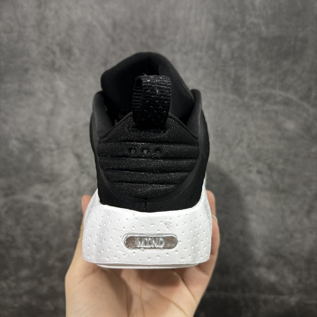 图片[4]-【先行版】NK Mind 002 黑科技足底按摩舒适贴合训练鞋 HQ4308-002 该系列首作 Mind 001 从神经科学中汲取灵感，打造出一款不仅外观独特，更能为穿着者带来别样感知体验的球鞋，此次新作将继续延续此核心方向。历时十年打磨的 Mind 系列，承载着 Nike 对未来鞋款的愿景呈现。系列中的每双鞋，外底均由 22 个独立泡沫结节构成，旨在模拟赤足般的体验。这些结节通过与足底感官感受器的相互作用，从而促进人体的自然步态。 尺码：36 36.5 37.5 38 38.5 39 40 40.5 41 42 42.5 43 44 44.5 45-选品中心