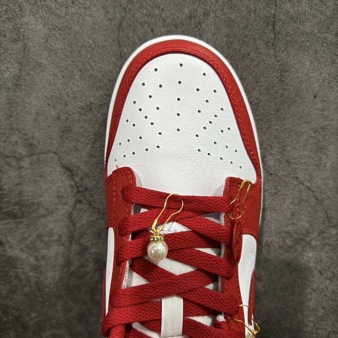 图片[5]-【YC纯原版】Nk Dunk Low SB绑带低帮休闲婚鞋 祥瑞红鸳 DD1873-116 #定制大盒 配色整体围绕爱意表达\”喜欢你\”主题婚鞋设计，鞋身整体采用专属颜料重新喷涂。特殊原创设计图标涂鸦装饰，添加潮流元素效果喷涂点缀。 尺码： 36 36.5 37.5 38 38.5 39 40 40.5 41 42 42.5 43 44-选品中心