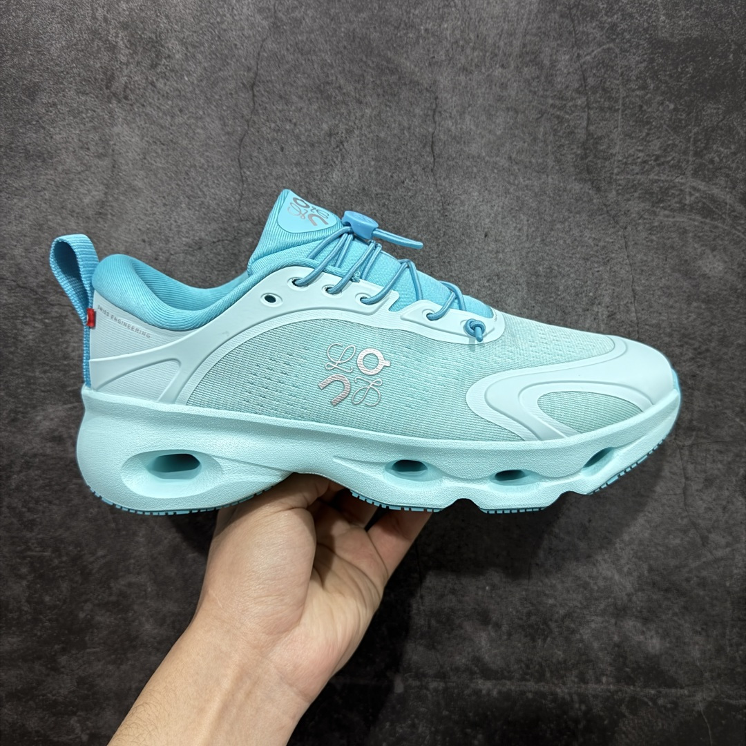 【莞产顶级】LOEWE罗意威 x ON昂跑 联名款 Cloudsolo系列 •原鞋一致橡胶底 原版高弹MD 加爆米花料 •正确后跟小蛮腰 •Logo立体有光泽度 •正确鞋头饱满立体 •鞋舌TPU立体高频 •正确鞋面网布多层厚实材料 •后跟织带高频立体 织带上浆加硬 •正确鞋带头滴胶柔软 •正确鞋垫前薄后厚有弹性（欧奈斯材料，非普通海玻璃） 尺码：36 36.5 37 37.5 38 38.5 39 40 40.5 41 42 42.5 43 44 44.5 45 46（真半码）-选品中心