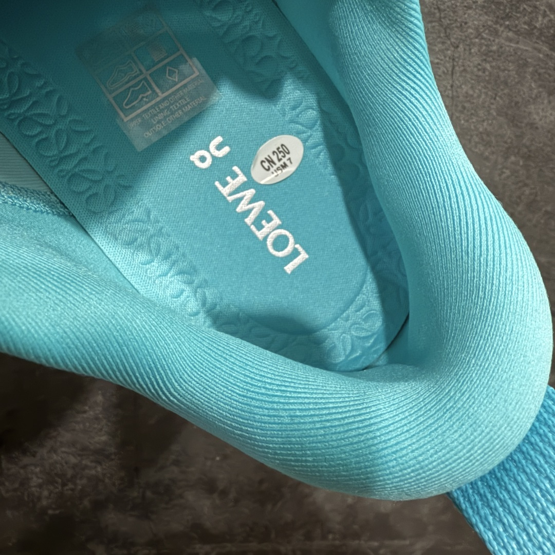 图片[8]-【莞产顶级】LOEWE罗意威 x ON昂跑 联名款 Cloudsolo系列 •原鞋一致橡胶底 原版高弹MD 加爆米花料 •正确后跟小蛮腰 •Logo立体有光泽度 •正确鞋头饱满立体 •鞋舌TPU立体高频 •正确鞋面网布多层厚实材料 •后跟织带高频立体 织带上浆加硬 •正确鞋带头滴胶柔软 •正确鞋垫前薄后厚有弹性（欧奈斯材料，非普通海玻璃） 尺码：36 36.5 37 37.5 38 38.5 39 40 40.5 41 42 42.5 43 44 44.5 45 46（真半码）-选品中心