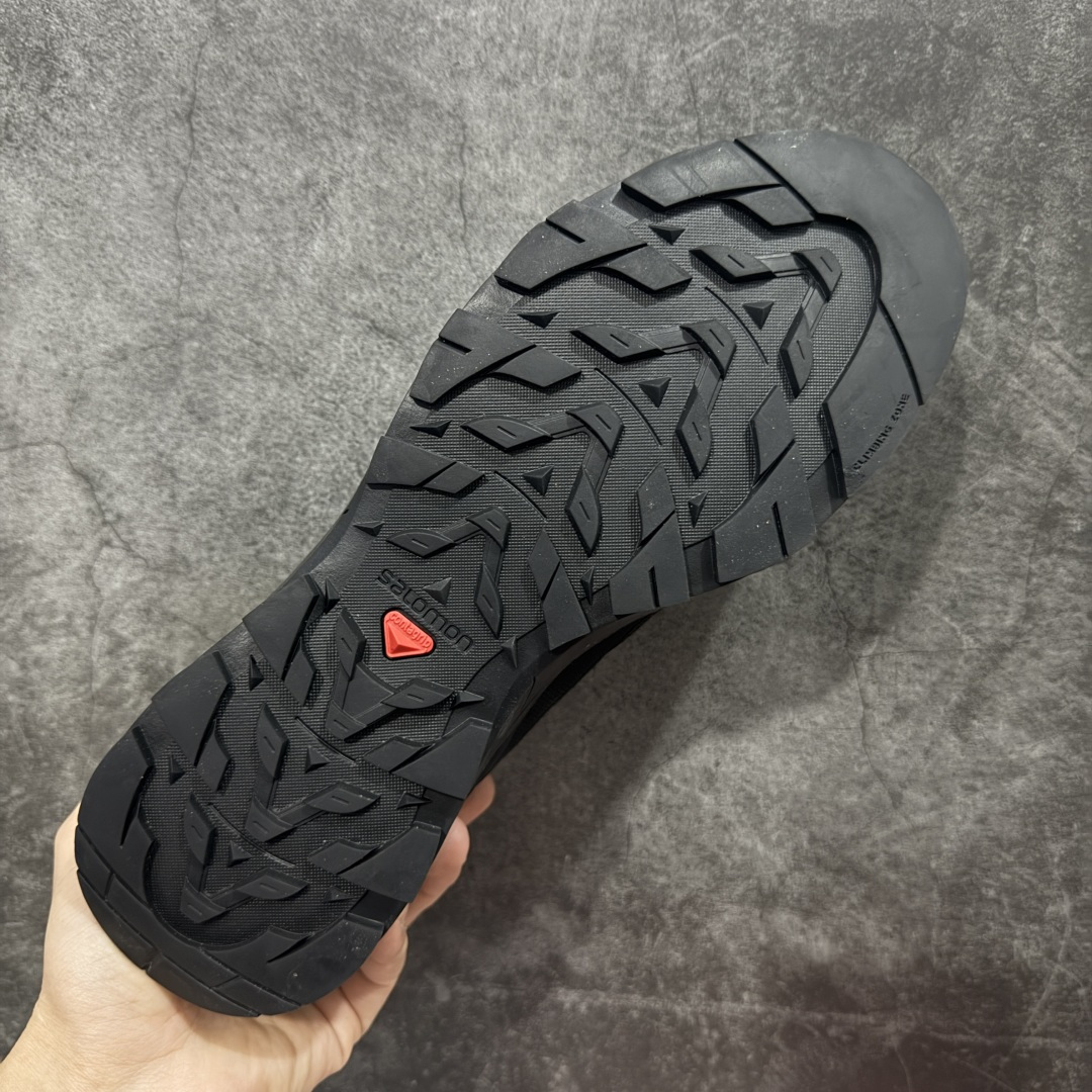 图片[9]-【GX纯原】SALOMON萨洛蒙 X-ALP Carhartt WIP 舒适贴合 登山徒步鞋 男女同款 黑色 491655 原版购入开发 做货 这款由MM6全新演绎的X-AIp专注于其空气动力学的外观上，标志性白色与奶油色带来都市风格 鞋舌上的MM6 数字标志就像一枚手工印章，与SALOMON大胆而高科技的LOGO相得益彰 另一双则以纯粹的黑色打造，突出富质感的细节，标志性运动鞋被提炼为新的都市经典 为 SALOMON带来静谧气息 配送专柜精美包装 面料： 原版进口牛皮+透气网面 内里：原版进口透气网里 鞋底：原版开模防滑橡胶大底 底厚：4CM 尺码： 36 36.5 37.5 38 38.5 39 40 440.5 41 42 42.5 43 44 44.5 45 46-选品中心