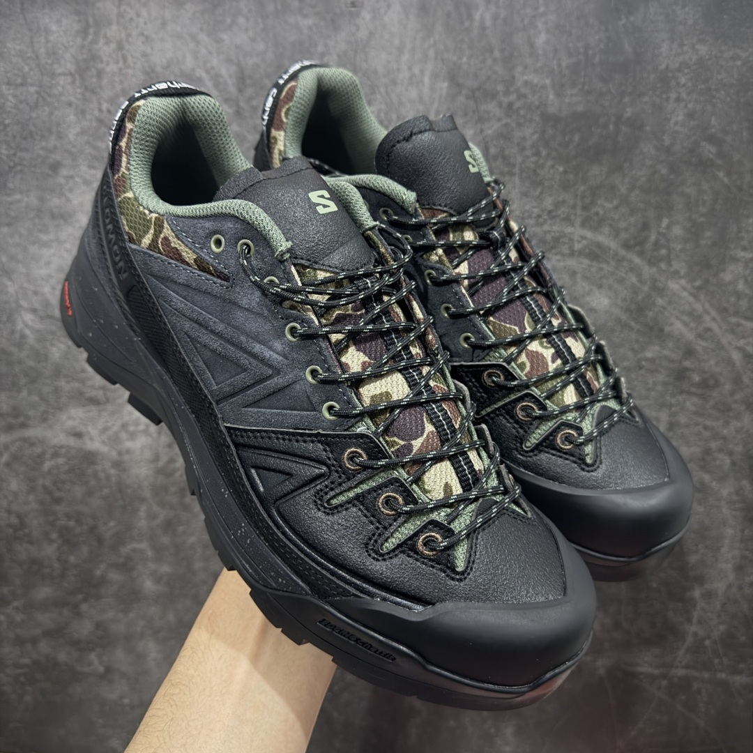 【GX纯原】SALOMON萨洛蒙 X-ALP Carhartt WIP 舒适贴合 登山徒步鞋 男女同款 黑色 491655 原版购入开发 做货 这款由MM6全新演绎的X-AIp专注于其空气动力学的外观上，标志性白色与奶油色带来都市风格 鞋舌上的MM6 数字标志就像一枚手工印章，与SALOMON大胆而高科技的LOGO相得益彰 另一双则以纯粹的黑色打造，突出富质感的细节，标志性运动鞋被提炼为新的都市经典 为 SALOMON带来静谧气息 配送专柜精美包装 面料： 原版进口牛皮+透气网面 内里：原版进口透气网里 鞋底：原版开模防滑橡胶大底 底厚：4CM 尺码： 36 36.5 37.5 38 38.5 39 40 440.5 41 42 42.5 43 44 44.5 45 46-选品中心