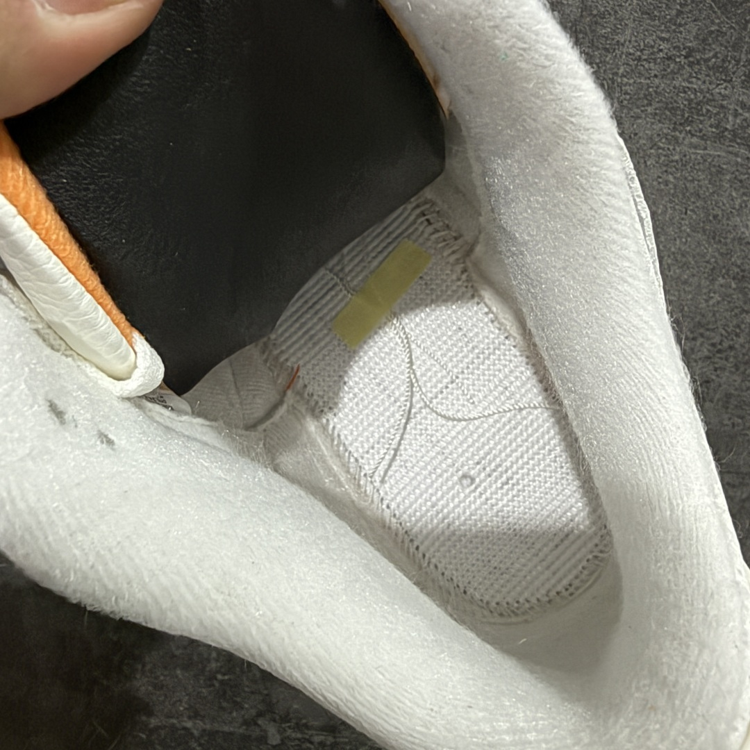 图片[8]-【XP纯原】Solefly x Air Jordan 3 Retro \”Miami\” 迈阿密联名 白绿橙 AJ3 乔丹3代 aj3 乔3 白绿橙 乔丹篮球鞋系列 迈阿密鞋店Solefly和Jordan Brandb再次联手，打造全新的Air Jordan 3联名款，设计灵感源于主理人Carlos Prieto的家族从古巴到迈阿密的移民故事，橙绿配色不仅呼应迈阿密飓风队，更象征着活力与传承。鞋身以白色皮革为基底，搭配绿色麂皮鞋头与橙色麂皮后跟，质感高级又复古；鞋舌上Jumpmman Logo采用绿色点缀，中底采用做旧奶油色，搭配橙色橡胶外底，瞬间拉回80年代氛围；鞋后跟拉片下的SoleFly浮雕Logo与Nike Air标志，彩蛋是鞋舌绣有\”Sunshine State\”和\”Miami\”字样，彩蛋十足！鞋盒还将SF与店铺所在地区佛罗里达州的地图结合在一起，突显本次联名的专属身份。 货号：IF4491-100（2025.12.01发售） 货号：IO1752-100 尺码： 40 40.5 41 42 42.5 43 44 44.5 45 46 47.5-选品中心