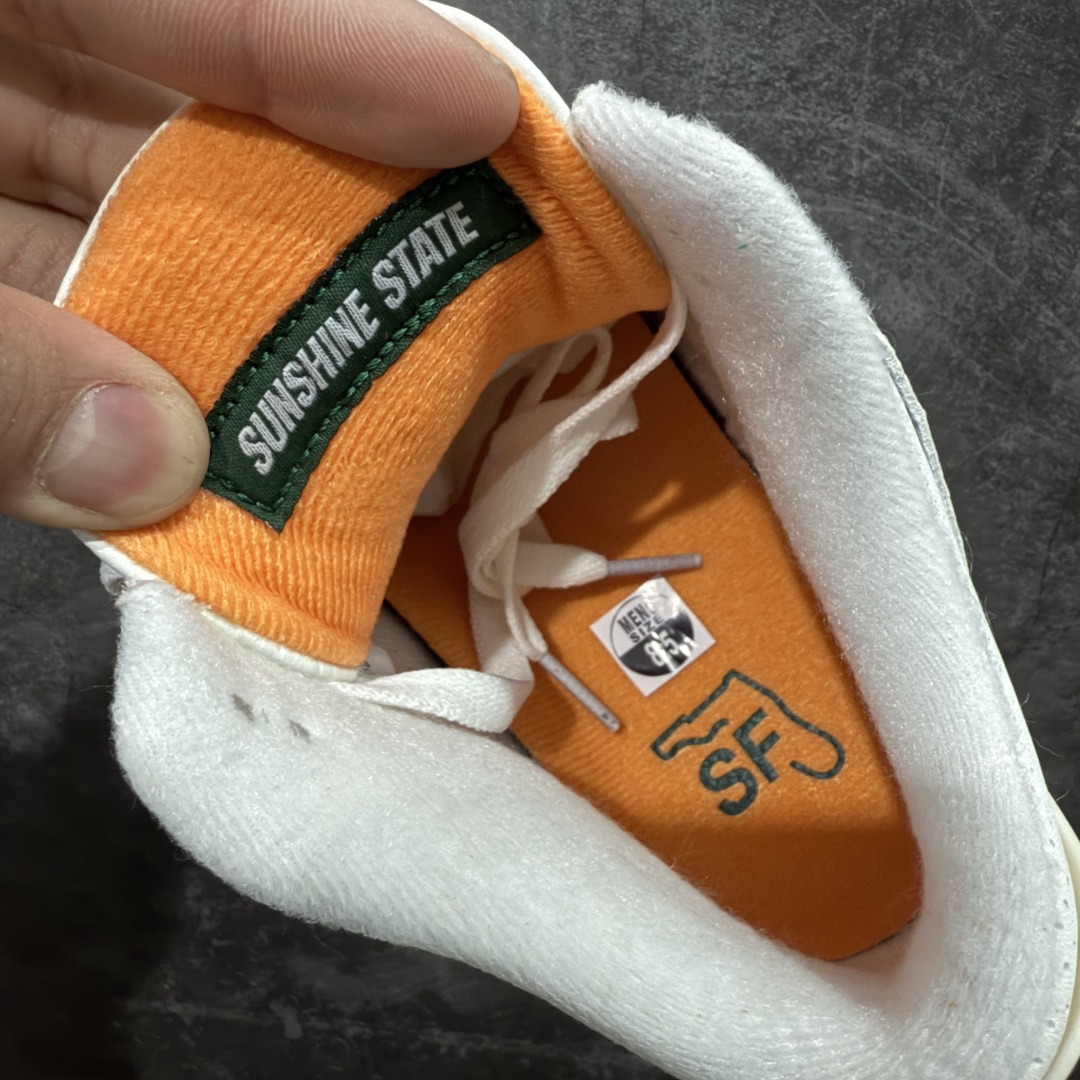 图片[7]-【XP纯原】Solefly x Air Jordan 3 Retro \”Miami\” 迈阿密联名 白绿橙 AJ3 乔丹3代 aj3 乔3 白绿橙 乔丹篮球鞋系列 迈阿密鞋店Solefly和Jordan Brandb再次联手，打造全新的Air Jordan 3联名款，设计灵感源于主理人Carlos Prieto的家族从古巴到迈阿密的移民故事，橙绿配色不仅呼应迈阿密飓风队，更象征着活力与传承。鞋身以白色皮革为基底，搭配绿色麂皮鞋头与橙色麂皮后跟，质感高级又复古；鞋舌上Jumpmman Logo采用绿色点缀，中底采用做旧奶油色，搭配橙色橡胶外底，瞬间拉回80年代氛围；鞋后跟拉片下的SoleFly浮雕Logo与Nike Air标志，彩蛋是鞋舌绣有\”Sunshine State\”和\”Miami\”字样，彩蛋十足！鞋盒还将SF与店铺所在地区佛罗里达州的地图结合在一起，突显本次联名的专属身份。 货号：IF4491-100（2025.12.01发售） 货号：IO1752-100 尺码： 40 40.5 41 42 42.5 43 44 44.5 45 46 47.5-选品中心