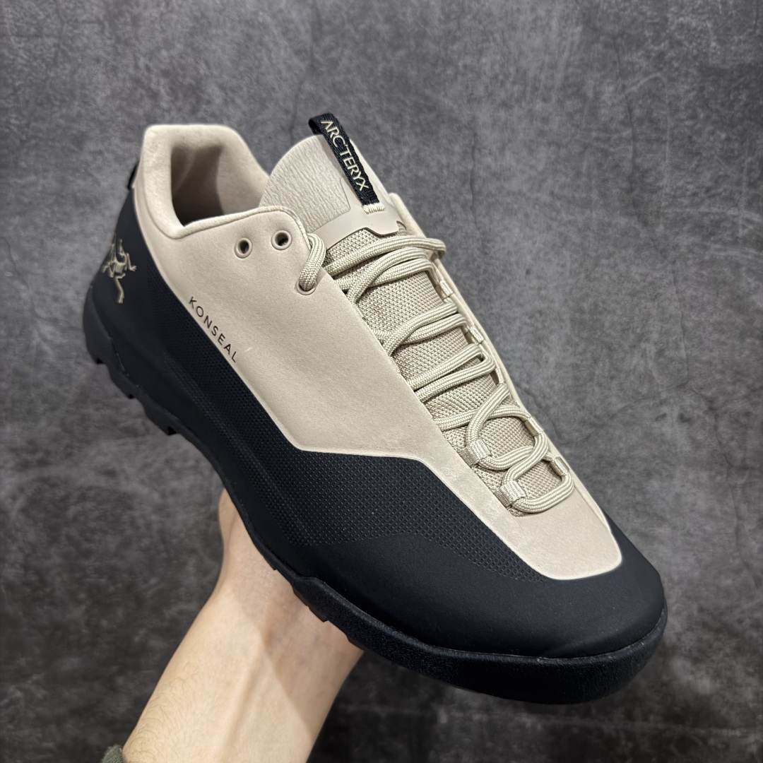 图片[3]-【莞产原盒版】Arcteryx始祖鸟 Konseal Shoe 舒适 防滑耐磨透气支撑抓地 登山鞋 深蓝色 正确原盒 全鞋采用头层麂皮 耐磨防滑黄金V底 莞产高品质 区别市场通货 代购指定版本 原数据开发 不掉标 正确高频字体 鸟爪细节完美 区别市场公版货 错误字体货 中底带钢印上脚舒适轻便无负重感 四季百搭 始祖鸟 KONSEAL 轻量户外鞋，这双鞋，不仅仅可以穿着逛街上班，更可以穿着徒步旅游甚至攀岩！说实话，没多少人真的会去攀岩，经我们试穿，这双鞋，日常穿也是非常舒服轻便！搭配日常的衣服完全不违和！结构中底TPU底盘，保护双脚。配置3D模具保护双脚+一体化系带系统，鞋面防撕裂网布、TPU保护膜和牛巴革合成面料，喜欢放心入！这种类型的鞋子咱们家超难得遇到一次，喜欢一定不要错过 尺码：39-45-选品中心