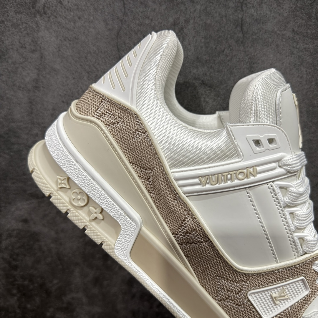 图片[7]-【天花板/Goat版】 市场最强版 没有之一的存在💪🏻 Louis Vuitton LV Trainer 系列全新版上架 手里有正品的可以对比下🆚懂货的看细节‼️ 此版品质是市场从未达到的新高度！ 整体版型 皮料 牛仔布的色差 压花纹路清晰度 后跟版型等等 都可以自行对比[机智]吊打市场所有货，怒甩十条街的那种，直接来正品对比图🆚，欢迎拿市场各大工厂的货来对比！ 尺码：40-45码-选品中心