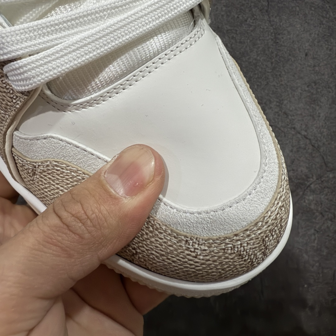 图片[4]-【天花板/Goat版】 市场最强版 没有之一的存在💪🏻 Louis Vuitton LV Trainer 系列全新版上架 手里有正品的可以对比下🆚懂货的看细节‼️ 此版品质是市场从未达到的新高度！ 整体版型 皮料 牛仔布的色差 压花纹路清晰度 后跟版型等等 都可以自行对比[机智]吊打市场所有货，怒甩十条街的那种，直接来正品对比图🆚，欢迎拿市场各大工厂的货来对比！ 尺码：40-45码-选品中心