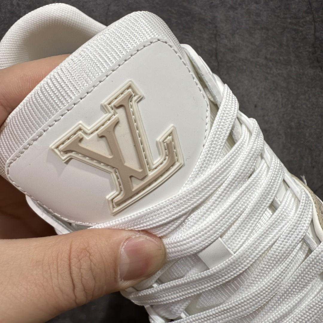 图片[5]-【天花板/Goat版】 市场最强版 没有之一的存在💪🏻 Louis Vuitton LV Trainer 系列全新版上架 手里有正品的可以对比下🆚懂货的看细节‼️ 此版品质是市场从未达到的新高度！ 整体版型 皮料 牛仔布的色差 压花纹路清晰度 后跟版型等等 都可以自行对比[机智]吊打市场所有货，怒甩十条街的那种，直接来正品对比图🆚，欢迎拿市场各大工厂的货来对比！ 尺码：40-45码-选品中心
