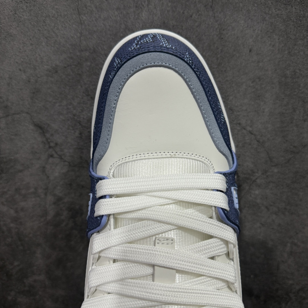 图片[5]-【天花板/Goat版】 市场最强版 没有之一的存在💪🏻 Louis Vuitton LV Trainer 系列全新版上架 手里有正品的可以对比下🆚懂货的看细节‼️ 此版品质是市场从未达到的新高度！ 整体版型 皮料 牛仔布的色差 压花纹路清晰度 后跟版型等等 都可以自行对比[机智]吊打市场所有货，怒甩十条街的那种，直接来正品对比图🆚，欢迎拿市场各大工厂的货来对比！ 尺码：40-45码-选品中心