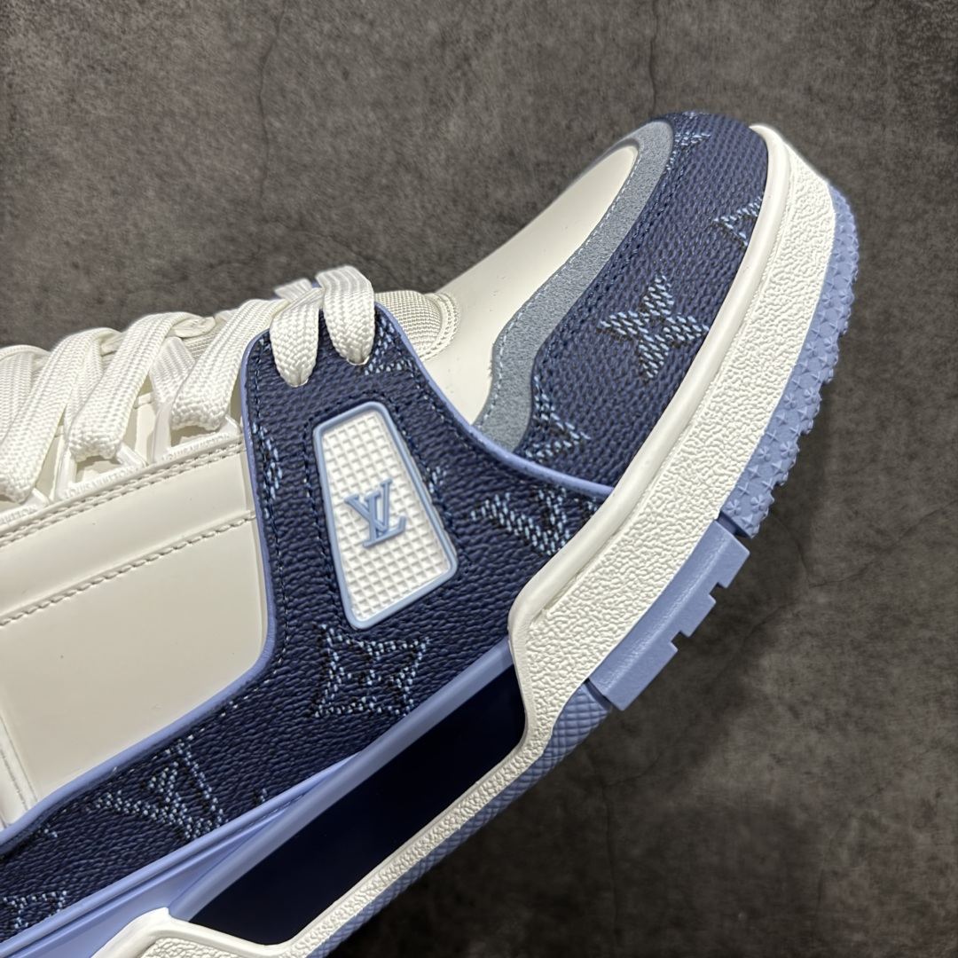 图片[6]-【天花板/Goat版】 市场最强版 没有之一的存在💪🏻 Louis Vuitton LV Trainer 系列全新版上架 手里有正品的可以对比下🆚懂货的看细节‼️ 此版品质是市场从未达到的新高度！ 整体版型 皮料 牛仔布的色差 压花纹路清晰度 后跟版型等等 都可以自行对比[机智]吊打市场所有货，怒甩十条街的那种，直接来正品对比图🆚，欢迎拿市场各大工厂的货来对比！ 尺码：40-45码-选品中心