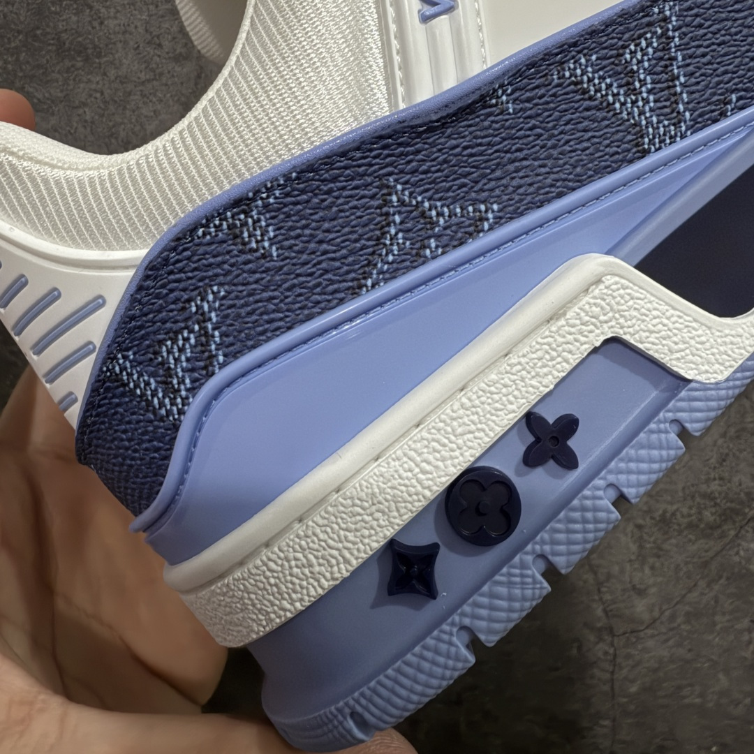 图片[3]-【天花板/Goat版】 市场最强版 没有之一的存在💪🏻 Louis Vuitton LV Trainer 系列全新版上架 手里有正品的可以对比下🆚懂货的看细节‼️ 此版品质是市场从未达到的新高度！ 整体版型 皮料 牛仔布的色差 压花纹路清晰度 后跟版型等等 都可以自行对比[机智]吊打市场所有货，怒甩十条街的那种，直接来正品对比图🆚，欢迎拿市场各大工厂的货来对比！ 尺码：40-45码-选品中心