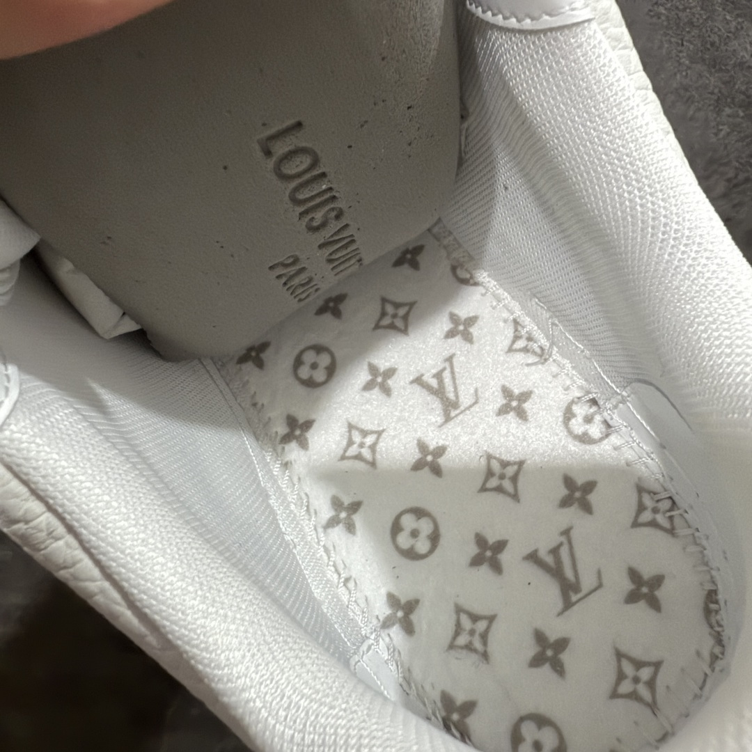 图片[9]-【PK纯原版】Louis Vuitton 路易威登 LV Trainer 低帮休闲板鞋 同步官方2025最新原版包装 海淘代购同渠道品质 高端零售 外贸充正专供 原版购入开发 ZP级全套包装 完美楦型 正确卡色 大底TPU 质感媲美原版 细节与原版一致 请注意区分市面通货材 尺码：39 40 41 42 43 44 45 46-选品中心