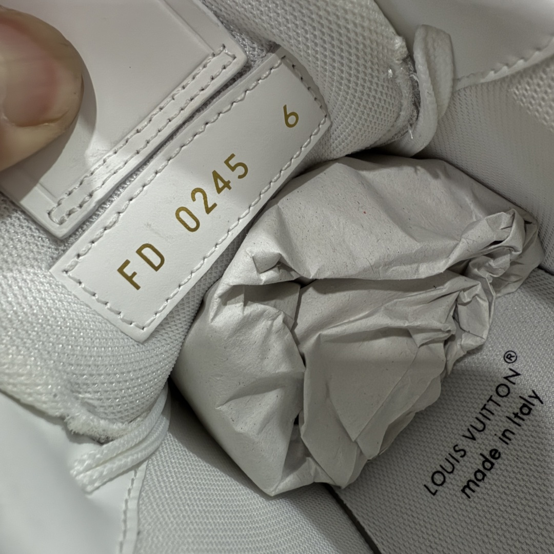 图片[7]-【PK纯原版】Louis Vuitton 路易威登 LV Trainer 低帮休闲板鞋 同步官方2025最新原版包装 海淘代购同渠道品质 高端零售 外贸充正专供 原版购入开发 ZP级全套包装 完美楦型 正确卡色 大底TPU 质感媲美原版 细节与原版一致 请注意区分市面通货材 尺码：39 40 41 42 43 44 45 46-选品中心