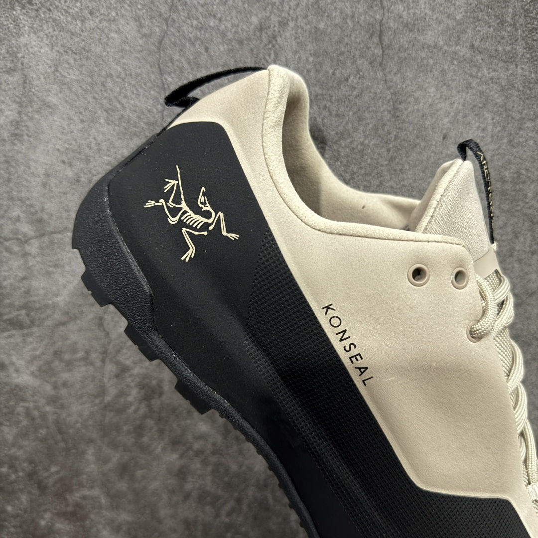 图片[7]-【莞产原盒版】Arcteryx始祖鸟 Konseal Shoe 舒适 防滑耐磨透气支撑抓地 登山鞋 深蓝色 正确原盒 全鞋采用头层麂皮 耐磨防滑黄金V底 莞产高品质 区别市场通货 代购指定版本 原数据开发 不掉标 正确高频字体 鸟爪细节完美 区别市场公版货 错误字体货 中底带钢印上脚舒适轻便无负重感 四季百搭 始祖鸟 KONSEAL 轻量户外鞋，这双鞋，不仅仅可以穿着逛街上班，更可以穿着徒步旅游甚至攀岩！说实话，没多少人真的会去攀岩，经我们试穿，这双鞋，日常穿也是非常舒服轻便！搭配日常的衣服完全不违和！结构中底TPU底盘，保护双脚。配置3D模具保护双脚+一体化系带系统，鞋面防撕裂网布、TPU保护膜和牛巴革合成面料，喜欢放心入！这种类型的鞋子咱们家超难得遇到一次，喜欢一定不要错过 尺码：39-45-选品中心