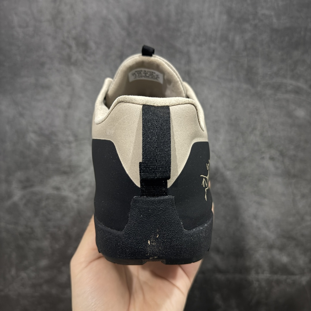 图片[4]-【莞产原盒版】Arcteryx始祖鸟 Konseal Shoe 舒适 防滑耐磨透气支撑抓地 登山鞋 深蓝色 正确原盒 全鞋采用头层麂皮 耐磨防滑黄金V底 莞产高品质 区别市场通货 代购指定版本 原数据开发 不掉标 正确高频字体 鸟爪细节完美 区别市场公版货 错误字体货 中底带钢印上脚舒适轻便无负重感 四季百搭 始祖鸟 KONSEAL 轻量户外鞋，这双鞋，不仅仅可以穿着逛街上班，更可以穿着徒步旅游甚至攀岩！说实话，没多少人真的会去攀岩，经我们试穿，这双鞋，日常穿也是非常舒服轻便！搭配日常的衣服完全不违和！结构中底TPU底盘，保护双脚。配置3D模具保护双脚+一体化系带系统，鞋面防撕裂网布、TPU保护膜和牛巴革合成面料，喜欢放心入！这种类型的鞋子咱们家超难得遇到一次，喜欢一定不要错过 尺码：39-45-选品中心