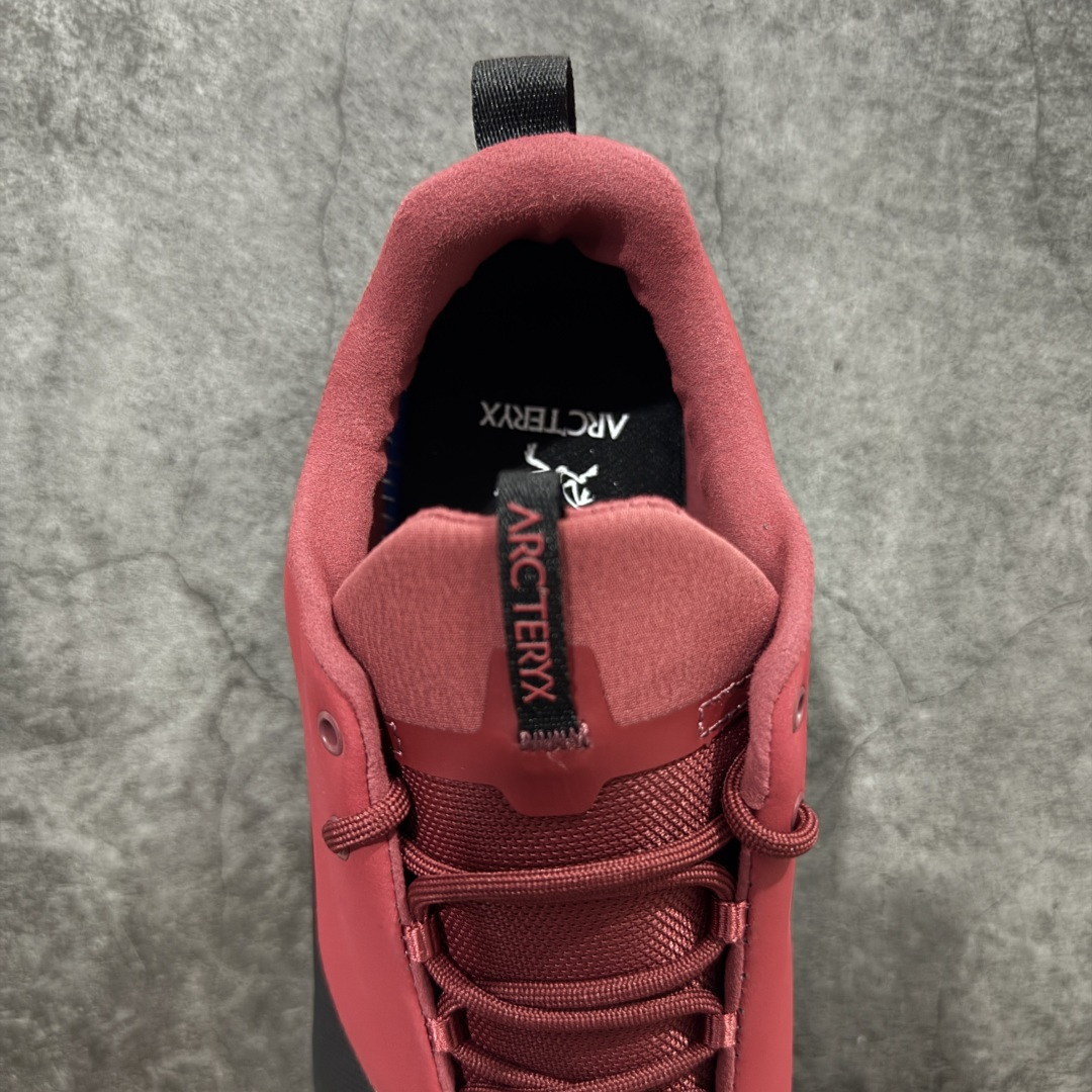 图片[8]-【莞产原盒版】Arcteryx始祖鸟 Konseal Shoe 舒适 防滑耐磨透气支撑抓地 登山鞋 深蓝色 正确原盒 全鞋采用头层麂皮 耐磨防滑黄金V底 莞产高品质 区别市场通货 代购指定版本 原数据开发 不掉标 正确高频字体 鸟爪细节完美 区别市场公版货 错误字体货 中底带钢印上脚舒适轻便无负重感 四季百搭 始祖鸟 KONSEAL 轻量户外鞋，这双鞋，不仅仅可以穿着逛街上班，更可以穿着徒步旅游甚至攀岩！说实话，没多少人真的会去攀岩，经我们试穿，这双鞋，日常穿也是非常舒服轻便！搭配日常的衣服完全不违和！结构中底TPU底盘，保护双脚。配置3D模具保护双脚+一体化系带系统，鞋面防撕裂网布、TPU保护膜和牛巴革合成面料，喜欢放心入！这种类型的鞋子咱们家超难得遇到一次，喜欢一定不要错过 尺码：39-45-选品中心