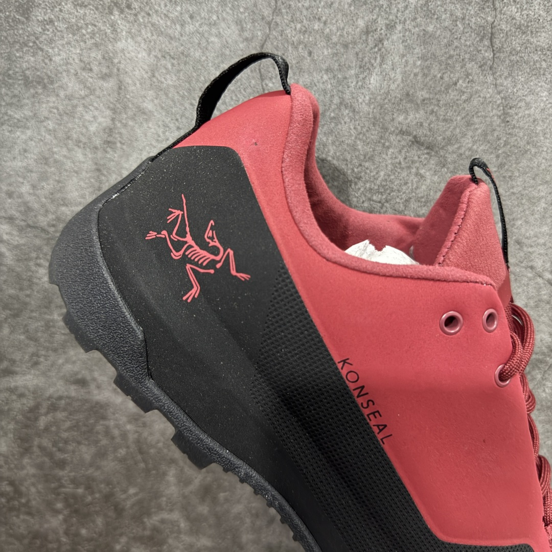 图片[7]-【莞产原盒版】Arcteryx始祖鸟 Konseal Shoe 舒适 防滑耐磨透气支撑抓地 登山鞋 深蓝色 正确原盒 全鞋采用头层麂皮 耐磨防滑黄金V底 莞产高品质 区别市场通货 代购指定版本 原数据开发 不掉标 正确高频字体 鸟爪细节完美 区别市场公版货 错误字体货 中底带钢印上脚舒适轻便无负重感 四季百搭 始祖鸟 KONSEAL 轻量户外鞋，这双鞋，不仅仅可以穿着逛街上班，更可以穿着徒步旅游甚至攀岩！说实话，没多少人真的会去攀岩，经我们试穿，这双鞋，日常穿也是非常舒服轻便！搭配日常的衣服完全不违和！结构中底TPU底盘，保护双脚。配置3D模具保护双脚+一体化系带系统，鞋面防撕裂网布、TPU保护膜和牛巴革合成面料，喜欢放心入！这种类型的鞋子咱们家超难得遇到一次，喜欢一定不要错过 尺码：39-45-选品中心