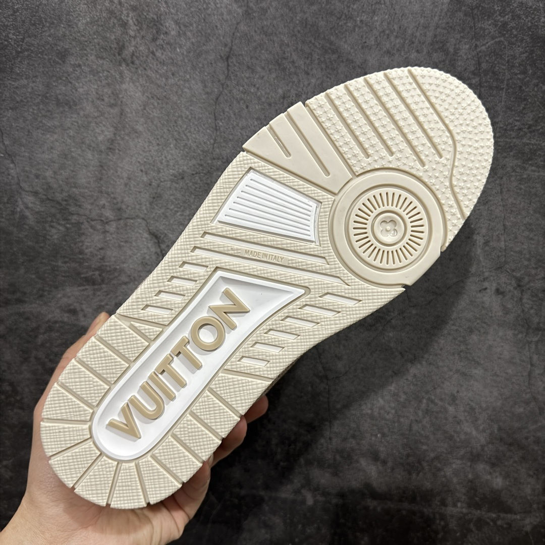 图片[9]-【天花板/Goat版】 市场最强版 没有之一的存在💪🏻 Louis Vuitton LV Trainer 系列全新版上架 手里有正品的可以对比下🆚懂货的看细节‼️ 此版品质是市场从未达到的新高度！ 整体版型 皮料 牛仔布的色差 压花纹路清晰度 后跟版型等等 都可以自行对比[机智]吊打市场所有货，怒甩十条街的那种，直接来正品对比图🆚，欢迎拿市场各大工厂的货来对比！ 尺码：40-45码-选品中心