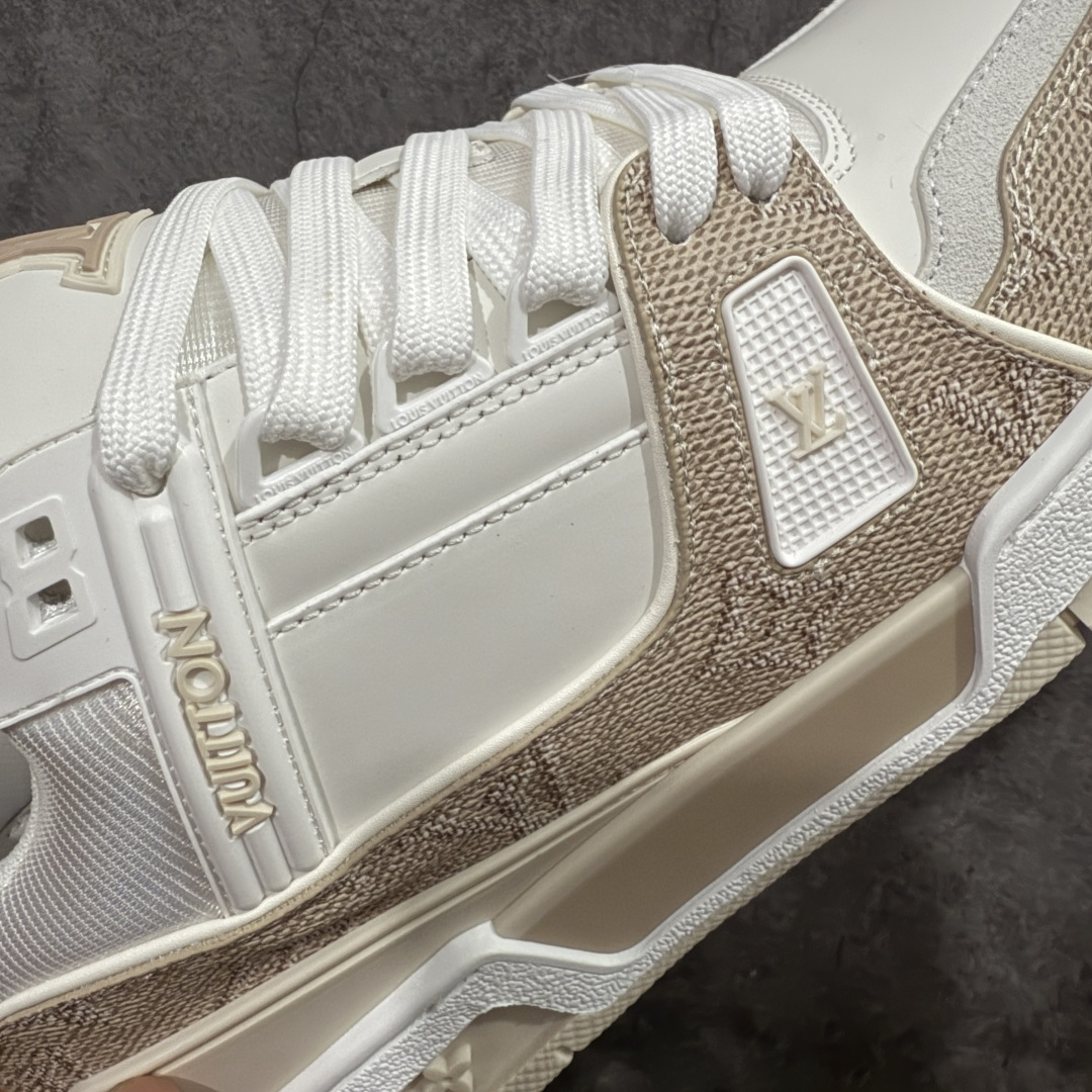 图片[7]-【天花板/Goat版】 市场最强版 没有之一的存在💪🏻 Louis Vuitton LV Trainer 系列全新版上架 手里有正品的可以对比下🆚懂货的看细节‼️ 此版品质是市场从未达到的新高度！ 整体版型 皮料 牛仔布的色差 压花纹路清晰度 后跟版型等等 都可以自行对比[机智]吊打市场所有货，怒甩十条街的那种，直接来正品对比图🆚，欢迎拿市场各大工厂的货来对比！ 尺码：40-45码-选品中心