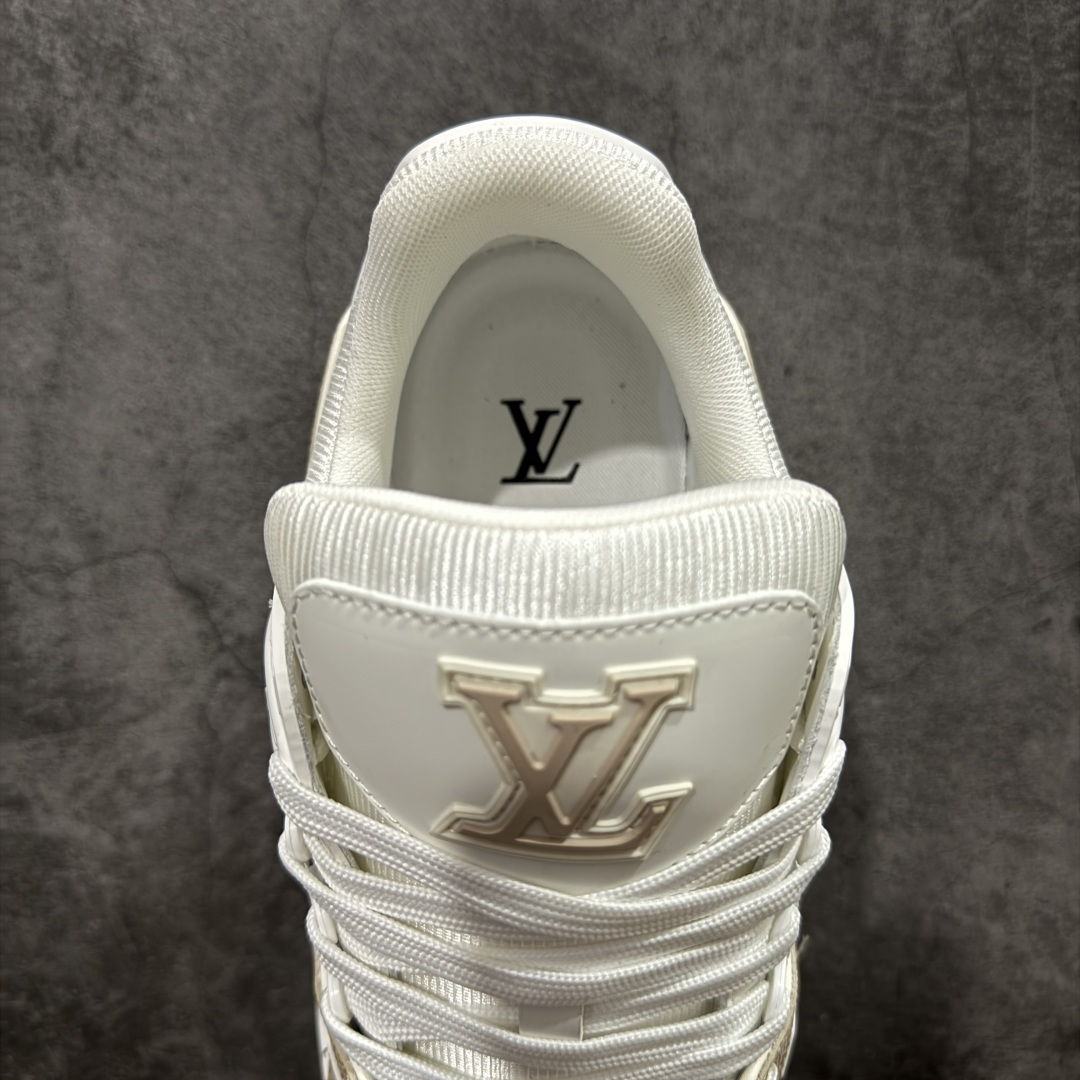 图片[8]-【天花板/Goat版】 市场最强版 没有之一的存在💪🏻 Louis Vuitton LV Trainer 系列全新版上架 手里有正品的可以对比下🆚懂货的看细节‼️ 此版品质是市场从未达到的新高度！ 整体版型 皮料 牛仔布的色差 压花纹路清晰度 后跟版型等等 都可以自行对比[机智]吊打市场所有货，怒甩十条街的那种，直接来正品对比图🆚，欢迎拿市场各大工厂的货来对比！ 尺码：40-45码-选品中心