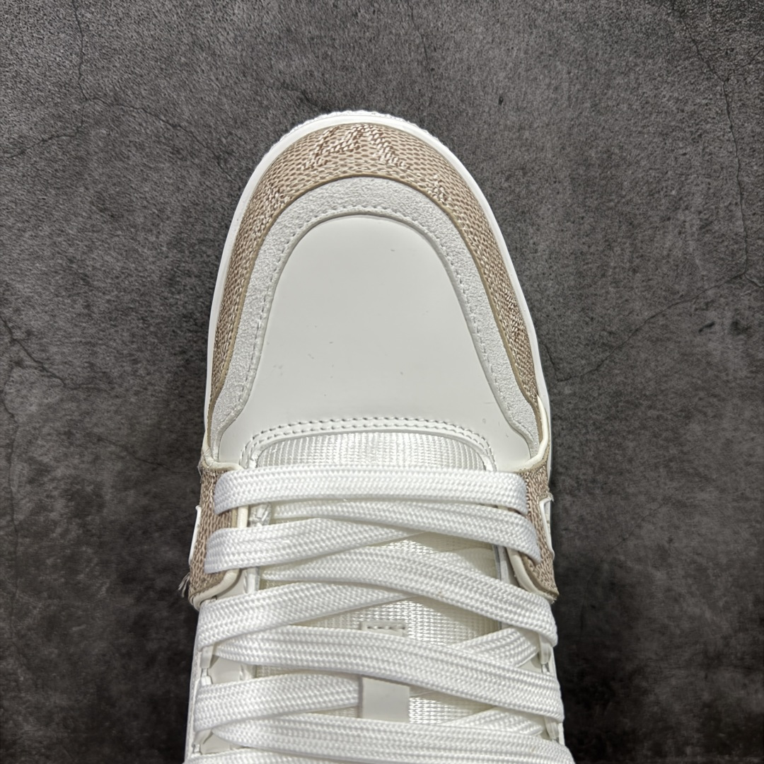 图片[5]-【天花板/Goat版】 市场最强版 没有之一的存在💪🏻 Louis Vuitton LV Trainer 系列全新版上架 手里有正品的可以对比下🆚懂货的看细节‼️ 此版品质是市场从未达到的新高度！ 整体版型 皮料 牛仔布的色差 压花纹路清晰度 后跟版型等等 都可以自行对比[机智]吊打市场所有货，怒甩十条街的那种，直接来正品对比图🆚，欢迎拿市场各大工厂的货来对比！ 尺码：40-45码-选品中心