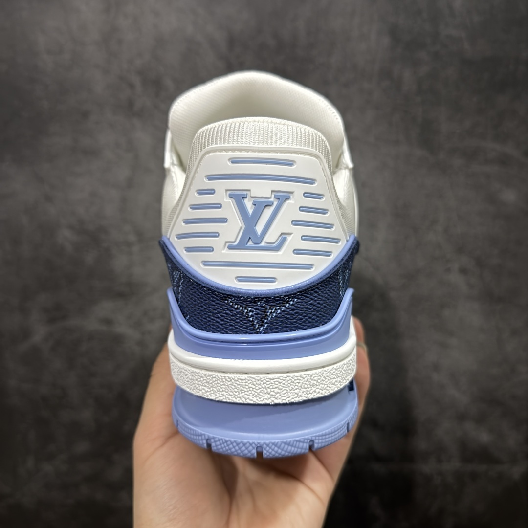 图片[4]-【天花板/Goat版】 市场最强版 没有之一的存在💪🏻 Louis Vuitton LV Trainer 系列全新版上架 手里有正品的可以对比下🆚懂货的看细节‼️ 此版品质是市场从未达到的新高度！ 整体版型 皮料 牛仔布的色差 压花纹路清晰度 后跟版型等等 都可以自行对比[机智]吊打市场所有货，怒甩十条街的那种，直接来正品对比图🆚，欢迎拿市场各大工厂的货来对比！ 尺码：40-45码-选品中心