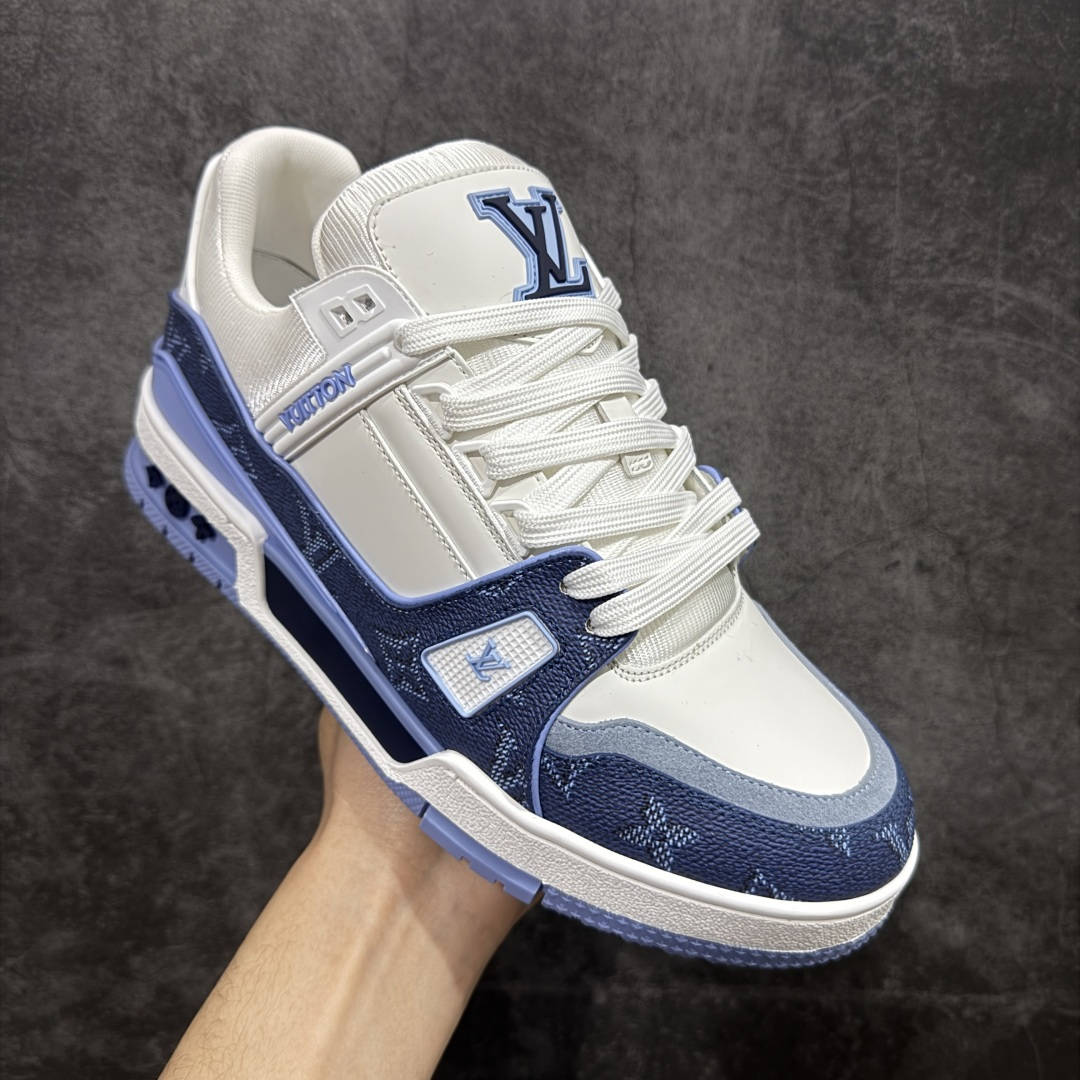 图片[3]-【天花板/Goat版】 市场最强版 没有之一的存在💪🏻 Louis Vuitton LV Trainer 系列全新版上架 手里有正品的可以对比下🆚懂货的看细节‼️ 此版品质是市场从未达到的新高度！ 整体版型 皮料 牛仔布的色差 压花纹路清晰度 后跟版型等等 都可以自行对比[机智]吊打市场所有货，怒甩十条街的那种，直接来正品对比图🆚，欢迎拿市场各大工厂的货来对比！ 尺码：40-45码-选品中心