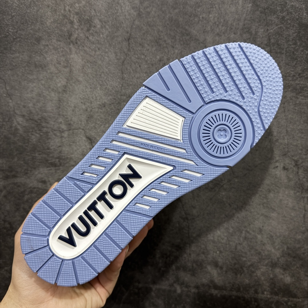 图片[9]-【天花板/Goat版】 市场最强版 没有之一的存在💪🏻 Louis Vuitton LV Trainer 系列全新版上架 手里有正品的可以对比下🆚懂货的看细节‼️ 此版品质是市场从未达到的新高度！ 整体版型 皮料 牛仔布的色差 压花纹路清晰度 后跟版型等等 都可以自行对比[机智]吊打市场所有货，怒甩十条街的那种，直接来正品对比图🆚，欢迎拿市场各大工厂的货来对比！ 尺码：40-45码-选品中心