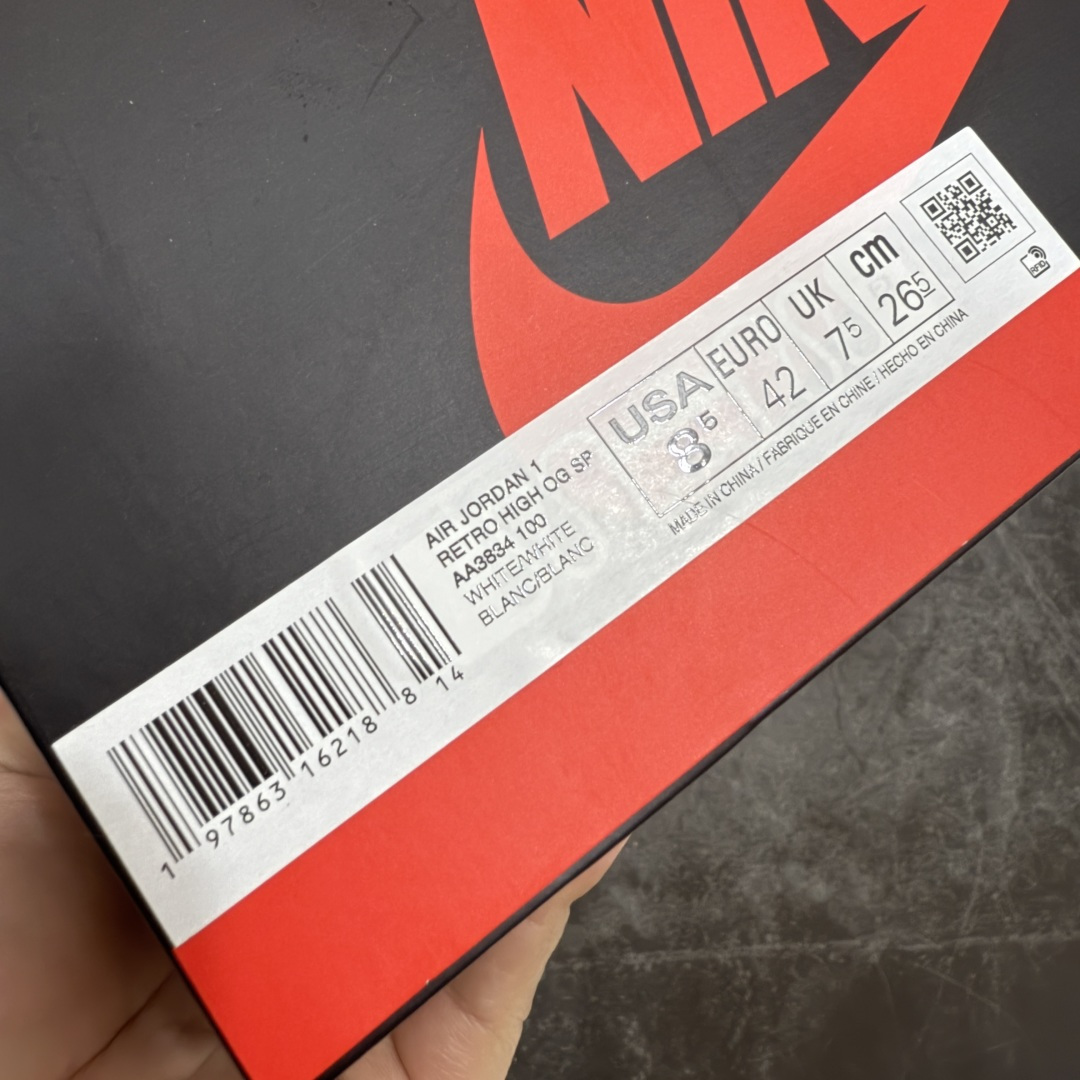 图片[21]-【GX纯原】AJ1 OW联名款 纯白 全白 欧洲限定Off White x Air Jordan 货号：AA3834-100 尺码：40-48.5 此前历经多次曝光的Off-Whitex AirJordan1\”阿拉斯加\”已正式更名为 Virgil Abloh Archive x Air Jordan 1 High OG\”Alaska\”。这款鞋沿用2018年「欧限」版本的设计元素，同时采用侧边镂空式全新包装，搭配透明内盒与印有「现代主义并非新生事物」字样的阿布洛主题手册，呼应维吉尔的核心设计理念 尺码：40-48.5-选品中心