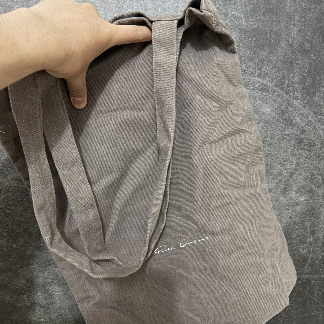 图片[10]-【XC2.0升级版】Rick Owens Vintage Low-Top Sneakers RO低帮系列暗黑高街经典休闲运动厚底板鞋 黑白粗绑带皮面 原厂皮批次上线 无需任何文案吹嘘！货硬就是王道！ 独家购入2025最新原鞋开发！重新调整最新批次细节！ 升级采用原厂粒面小牛皮打造！同步官方配备同规格材料布袋！标配原盒 加固硬盒外套 高标准出货！ PS：退换布袋丢失扣20 请知悉！ 尺码：38-45-选品中心