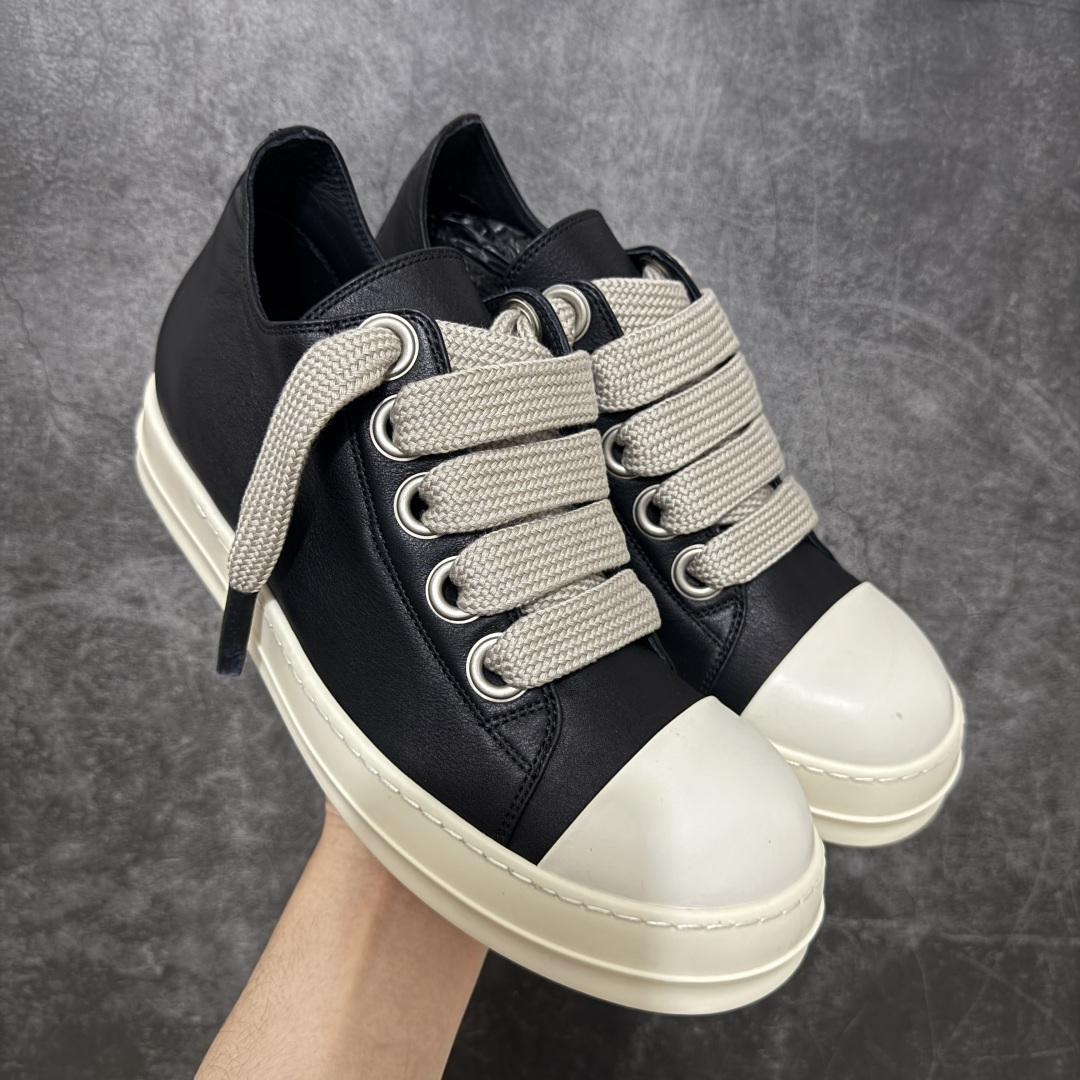【XC2.0升级版】Rick Owens Vintage Low-Top Sneakers RO低帮系列暗黑高街经典休闲运动厚底板鞋 黑白粗绑带皮面 原厂皮批次上线 无需任何文案吹嘘!货硬就是王道! 独家购入2025最新原鞋开发!重新调整最新批次细节! 升级采用原厂粒面小牛皮打造!同步官方配备同规格材料布袋!标配原盒 加固硬盒外套 高标准出货! PS:退换布袋丢失扣20 请知悉! 尺码:38-45-选品中心