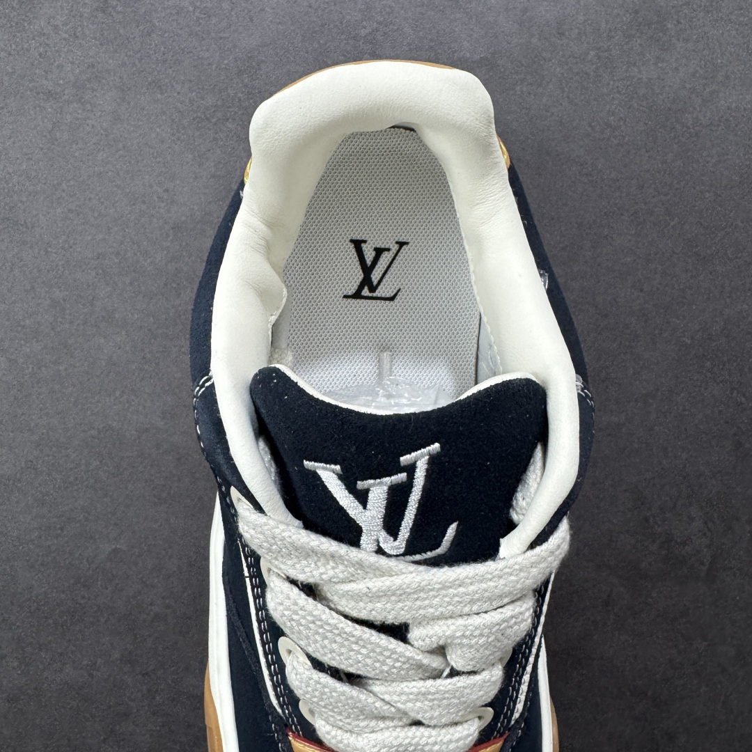 图片[7]-【广东公司级礼盒】LV 路易威登LOUIS VUITTON Tilted Low Sneakers 倾斜系列低帮复古休闲运动文化百搭板鞋 2026早春款板鞋 LV爆款饼干鞋 性价比礼盒版本 做工不错 材料做了适当减配 厚实抽屉礼品鞋盒及包装说明书防尘布袋物件(附送官方快递加固牛皮纸外盒!!) 尺码：35 36 37 38 39 40 41 42 43 44 45-选品中心