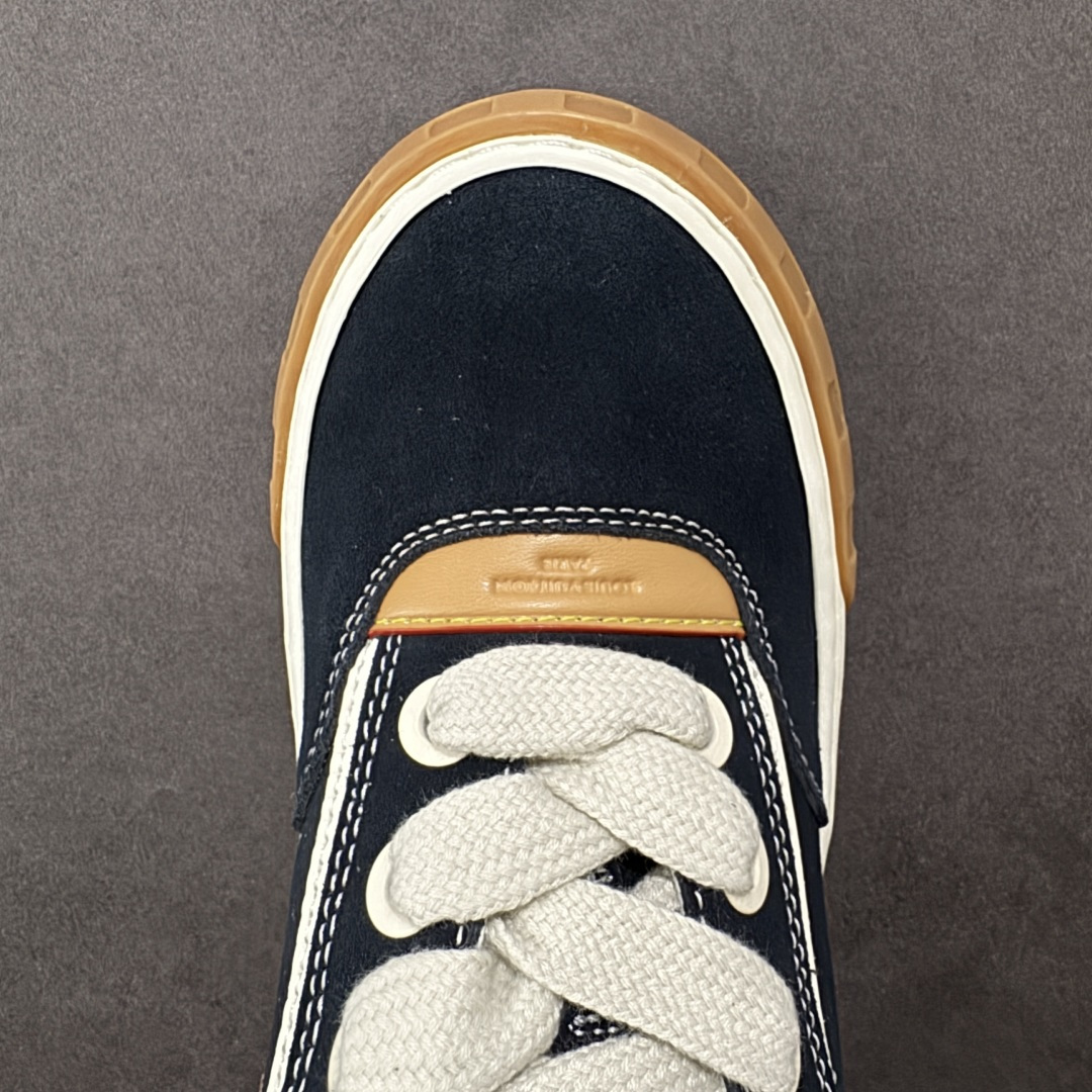 图片[8]-【广东公司级礼盒】LV 路易威登LOUIS VUITTON Tilted Low Sneakers 倾斜系列低帮复古休闲运动文化百搭板鞋 2026早春款板鞋 LV爆款饼干鞋 性价比礼盒版本 做工不错 材料做了适当减配 厚实抽屉礼品鞋盒及包装说明书防尘布袋物件(附送官方快递加固牛皮纸外盒!!) 尺码：35 36 37 38 39 40 41 42 43 44 45-选品中心