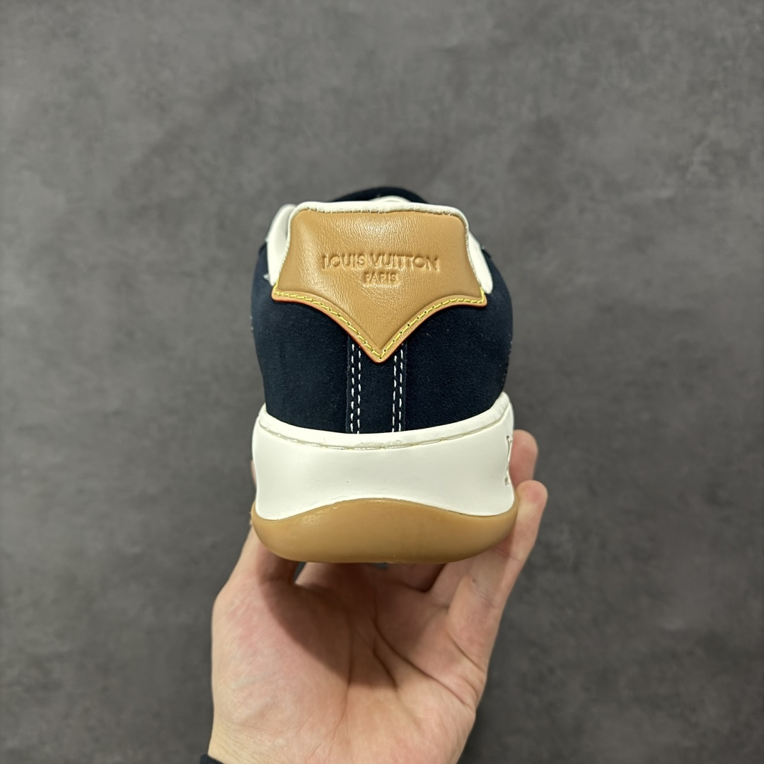 图片[4]-【广东公司级礼盒】LV 路易威登LOUIS VUITTON Tilted Low Sneakers 倾斜系列低帮复古休闲运动文化百搭板鞋 2026早春款板鞋 LV爆款饼干鞋 性价比礼盒版本 做工不错 材料做了适当减配 厚实抽屉礼品鞋盒及包装说明书防尘布袋物件(附送官方快递加固牛皮纸外盒!!) 尺码：35 36 37 38 39 40 41 42 43 44 45-选品中心