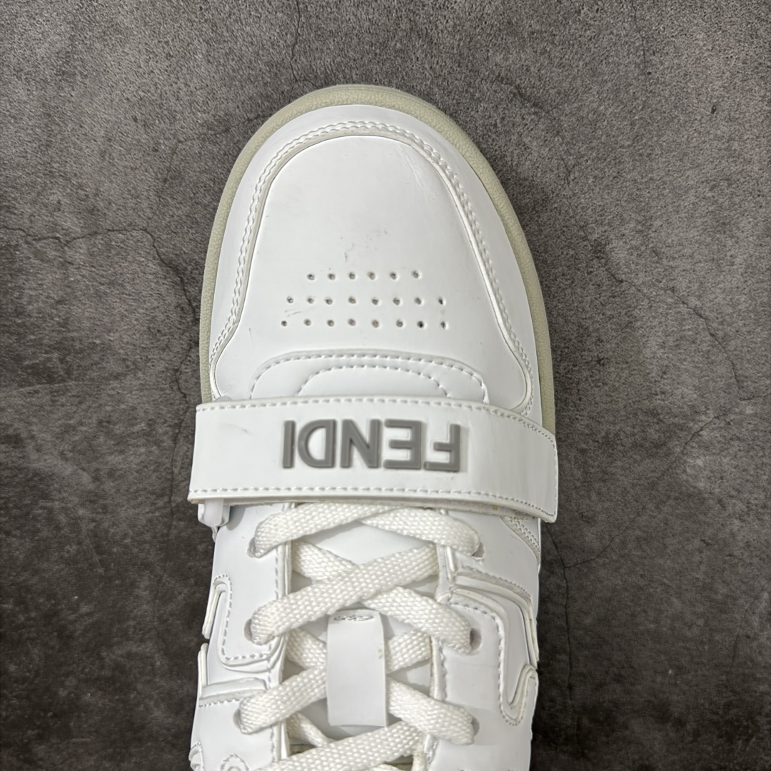 图片[5]-【YS纯原】广奢高端货 FENDI芬迪 Match 绒面皮革 压纹系带 男女同款 黑白红底经典款 ✦ 官方同源渠道 · 原装订单 ✦ 专柜全套包装＋原装配件齐全 ✦ 鞋底内置核心防伪芯片 · 可感应 ✦ FENDI Match 最新爆款情侣款板鞋 ✦ 高工艺无缝细空胶技术 ✦ 贴楦误差仅 0.05mm ✦ 固特异内外锁死工艺 ✦ 最大弯折也不开胶 · 环保无异味 ✦ 麂皮＋胶片拼接鞋面，质感更高级 ✦ Logo内里使用毛巾绒MX，脚感细腻温柔 尺码：35-45-选品中心