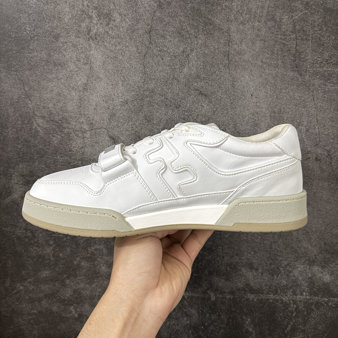 图片[2]-【YS纯原】广奢高端货 FENDI芬迪 Match 绒面皮革 压纹系带 男女同款 黑白红底经典款 ✦ 官方同源渠道 · 原装订单 ✦ 专柜全套包装＋原装配件齐全 ✦ 鞋底内置核心防伪芯片 · 可感应 ✦ FENDI Match 最新爆款情侣款板鞋 ✦ 高工艺无缝细空胶技术 ✦ 贴楦误差仅 0.05mm ✦ 固特异内外锁死工艺 ✦ 最大弯折也不开胶 · 环保无异味 ✦ 麂皮＋胶片拼接鞋面，质感更高级 ✦ Logo内里使用毛巾绒MX，脚感细腻温柔 尺码：35-45-选品中心