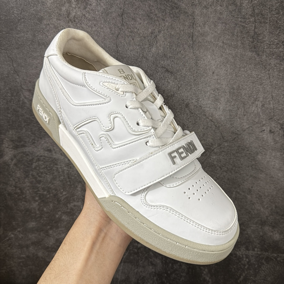 图片[3]-【YS纯原】广奢高端货 FENDI芬迪 Match 绒面皮革 压纹系带 男女同款 黑白红底经典款 ✦ 官方同源渠道 · 原装订单 ✦ 专柜全套包装＋原装配件齐全 ✦ 鞋底内置核心防伪芯片 · 可感应 ✦ FENDI Match 最新爆款情侣款板鞋 ✦ 高工艺无缝细空胶技术 ✦ 贴楦误差仅 0.05mm ✦ 固特异内外锁死工艺 ✦ 最大弯折也不开胶 · 环保无异味 ✦ 麂皮＋胶片拼接鞋面，质感更高级 ✦ Logo内里使用毛巾绒MX，脚感细腻温柔 尺码：35-45-选品中心