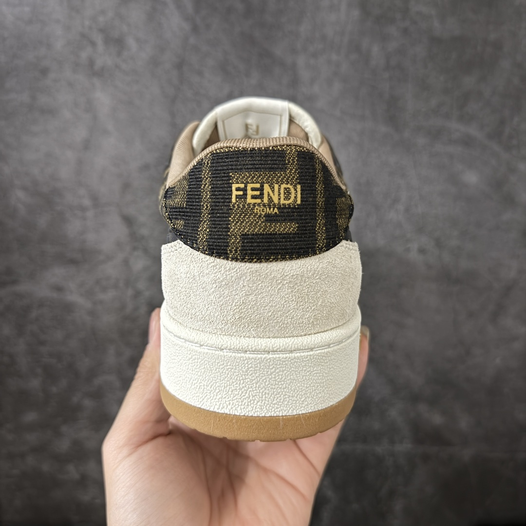 图片[4]-【YS纯原】广奢高端货 FENDI芬迪 Match 绒面皮革 压纹系带 男女同款 黑白红底经典款 ✦ 官方同源渠道 · 原装订单 ✦ 专柜全套包装＋原装配件齐全 ✦ 鞋底内置核心防伪芯片 · 可感应 ✦ FENDI Match 最新爆款情侣款板鞋 ✦ 高工艺无缝细空胶技术 ✦ 贴楦误差仅 0.05mm ✦ 固特异内外锁死工艺 ✦ 最大弯折也不开胶 · 环保无异味 ✦ 麂皮＋胶片拼接鞋面，质感更高级 ✦ Logo内里使用毛巾绒MX，脚感细腻温柔 尺码：35-45-选品中心