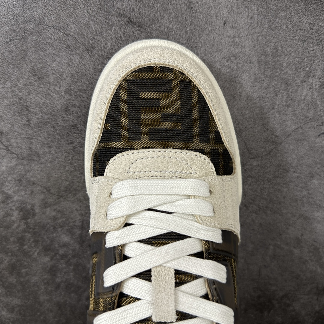 图片[5]-【YS纯原】广奢高端货 FENDI芬迪 Match 绒面皮革 压纹系带 男女同款 黑白红底经典款 ✦ 官方同源渠道 · 原装订单 ✦ 专柜全套包装＋原装配件齐全 ✦ 鞋底内置核心防伪芯片 · 可感应 ✦ FENDI Match 最新爆款情侣款板鞋 ✦ 高工艺无缝细空胶技术 ✦ 贴楦误差仅 0.05mm ✦ 固特异内外锁死工艺 ✦ 最大弯折也不开胶 · 环保无异味 ✦ 麂皮＋胶片拼接鞋面，质感更高级 ✦ Logo内里使用毛巾绒MX，脚感细腻温柔 尺码：35-45-选品中心