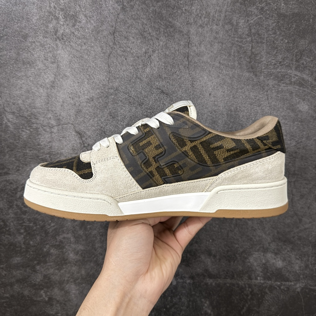 图片[2]-【YS纯原】广奢高端货 FENDI芬迪 Match 绒面皮革 压纹系带 男女同款 黑白红底经典款 ✦ 官方同源渠道 · 原装订单 ✦ 专柜全套包装＋原装配件齐全 ✦ 鞋底内置核心防伪芯片 · 可感应 ✦ FENDI Match 最新爆款情侣款板鞋 ✦ 高工艺无缝细空胶技术 ✦ 贴楦误差仅 0.05mm ✦ 固特异内外锁死工艺 ✦ 最大弯折也不开胶 · 环保无异味 ✦ 麂皮＋胶片拼接鞋面，质感更高级 ✦ Logo内里使用毛巾绒MX，脚感细腻温柔 尺码：35-45-选品中心