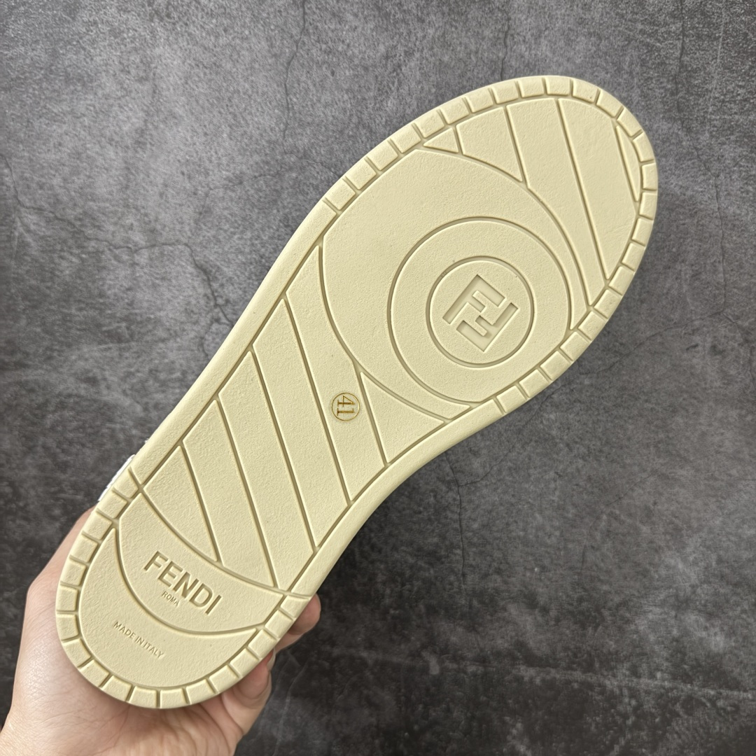 图片[9]-【YS纯原】广奢高端货 FENDI芬迪 Match 绒面皮革 压纹系带 男女同款 黑白红底经典款 ✦ 官方同源渠道 · 原装订单 ✦ 专柜全套包装＋原装配件齐全 ✦ 鞋底内置核心防伪芯片 · 可感应 ✦ FENDI Match 最新爆款情侣款板鞋 ✦ 高工艺无缝细空胶技术 ✦ 贴楦误差仅 0.05mm ✦ 固特异内外锁死工艺 ✦ 最大弯折也不开胶 · 环保无异味 ✦ 麂皮＋胶片拼接鞋面，质感更高级 ✦ Logo内里使用毛巾绒MX，脚感细腻温柔 尺码：35-45-选品中心