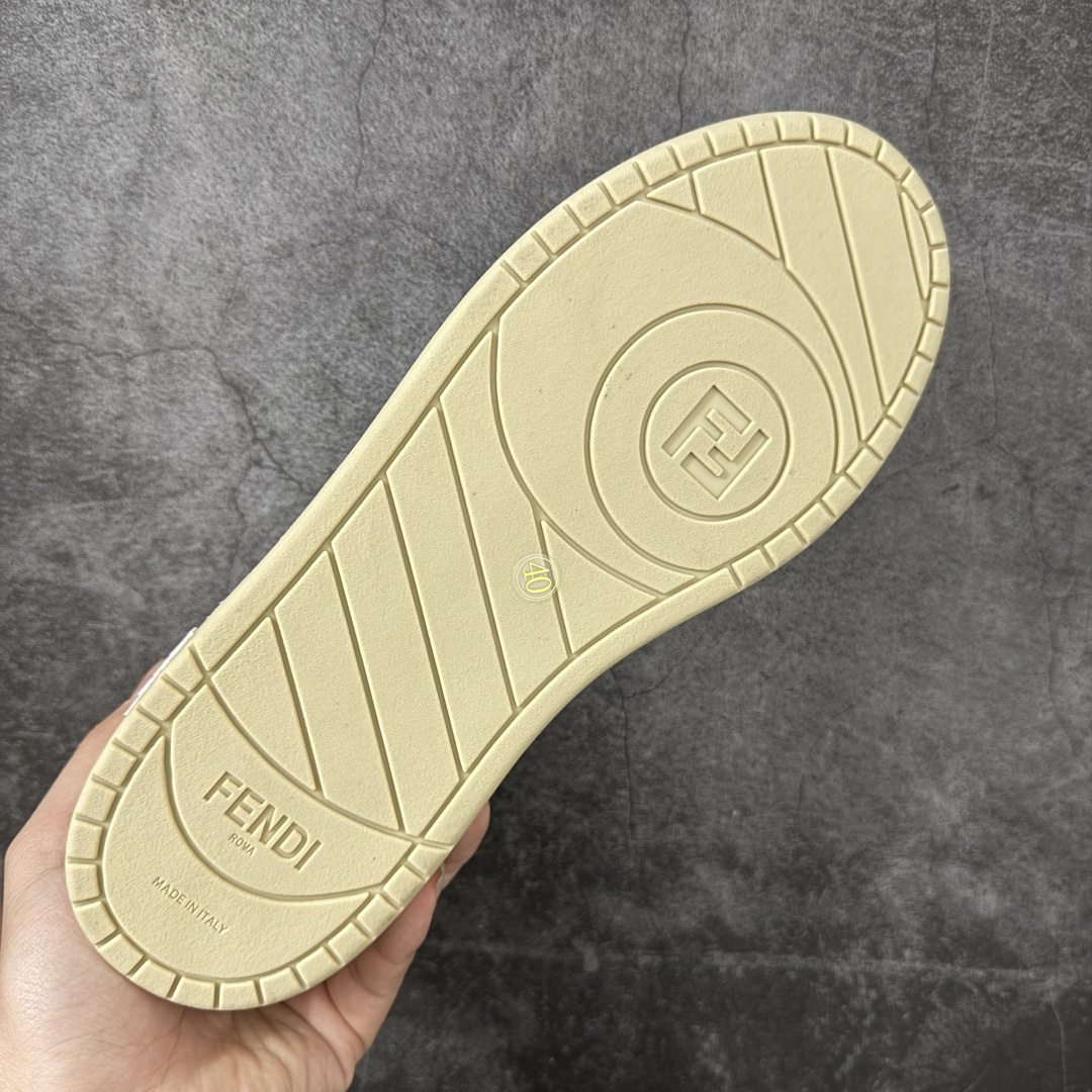 图片[9]-【YS纯原】广奢高端货 FENDI芬迪 Match 绒面皮革 压纹系带 男女同款 黑白红底经典款 ✦ 官方同源渠道 · 原装订单 ✦ 专柜全套包装＋原装配件齐全 ✦ 鞋底内置核心防伪芯片 · 可感应 ✦ FENDI Match 最新爆款情侣款板鞋 ✦ 高工艺无缝细空胶技术 ✦ 贴楦误差仅 0.05mm ✦ 固特异内外锁死工艺 ✦ 最大弯折也不开胶 · 环保无异味 ✦ 麂皮＋胶片拼接鞋面，质感更高级 ✦ Logo内里使用毛巾绒MX，脚感细腻温柔 尺码：35-45-选品中心