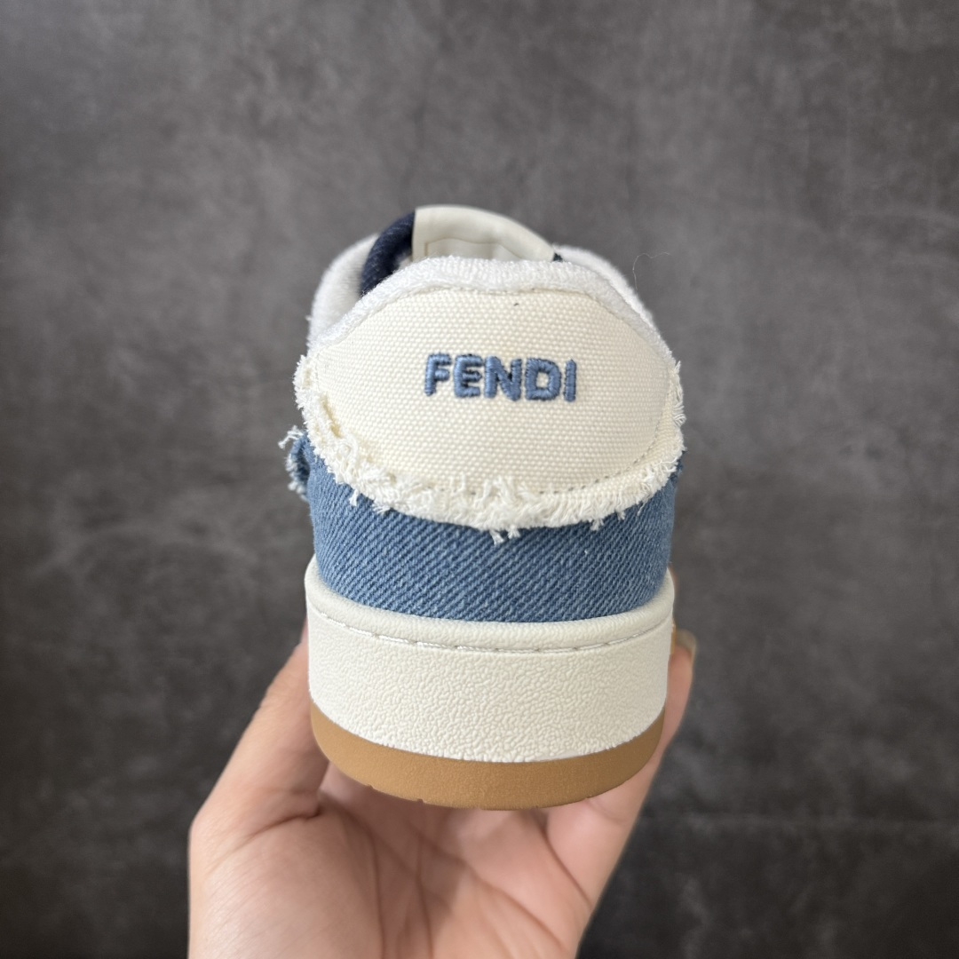 图片[4]-【YS纯原】广奢高端货 FENDI芬迪 Match 绒面皮革 压纹系带 男女同款 黑白红底经典款 ✦ 官方同源渠道 · 原装订单 ✦ 专柜全套包装＋原装配件齐全 ✦ 鞋底内置核心防伪芯片 · 可感应 ✦ FENDI Match 最新爆款情侣款板鞋 ✦ 高工艺无缝细空胶技术 ✦ 贴楦误差仅 0.05mm ✦ 固特异内外锁死工艺 ✦ 最大弯折也不开胶 · 环保无异味 ✦ 麂皮＋胶片拼接鞋面，质感更高级 ✦ Logo内里使用毛巾绒MX，脚感细腻温柔 尺码：35-45-选品中心