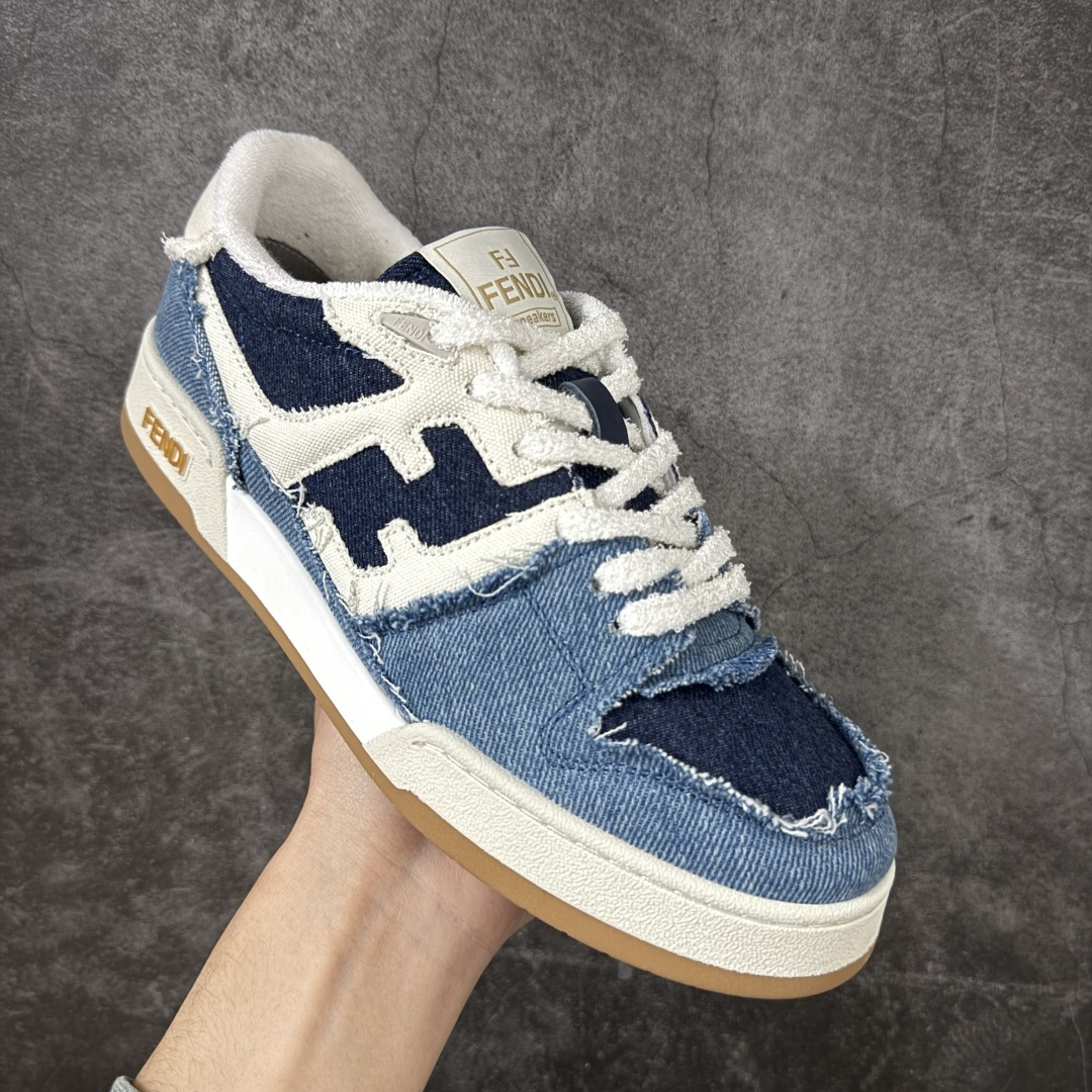 图片[3]-【YS纯原】广奢高端货 FENDI芬迪 Match 绒面皮革 压纹系带 男女同款 黑白红底经典款 ✦ 官方同源渠道 · 原装订单 ✦ 专柜全套包装＋原装配件齐全 ✦ 鞋底内置核心防伪芯片 · 可感应 ✦ FENDI Match 最新爆款情侣款板鞋 ✦ 高工艺无缝细空胶技术 ✦ 贴楦误差仅 0.05mm ✦ 固特异内外锁死工艺 ✦ 最大弯折也不开胶 · 环保无异味 ✦ 麂皮＋胶片拼接鞋面，质感更高级 ✦ Logo内里使用毛巾绒MX，脚感细腻温柔 尺码：35-45-选品中心