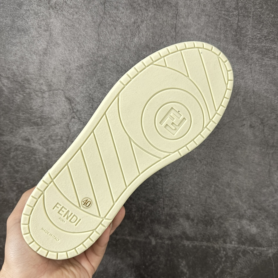 图片[9]-【YS纯原】广奢高端货 FENDI芬迪 Match 绒面皮革 压纹系带 男女同款 黑白红底经典款 ✦ 官方同源渠道 · 原装订单 ✦ 专柜全套包装＋原装配件齐全 ✦ 鞋底内置核心防伪芯片 · 可感应 ✦ FENDI Match 最新爆款情侣款板鞋 ✦ 高工艺无缝细空胶技术 ✦ 贴楦误差仅 0.05mm ✦ 固特异内外锁死工艺 ✦ 最大弯折也不开胶 · 环保无异味 ✦ 麂皮＋胶片拼接鞋面，质感更高级 ✦ Logo内里使用毛巾绒MX，脚感细腻温柔 尺码：35-45-选品中心