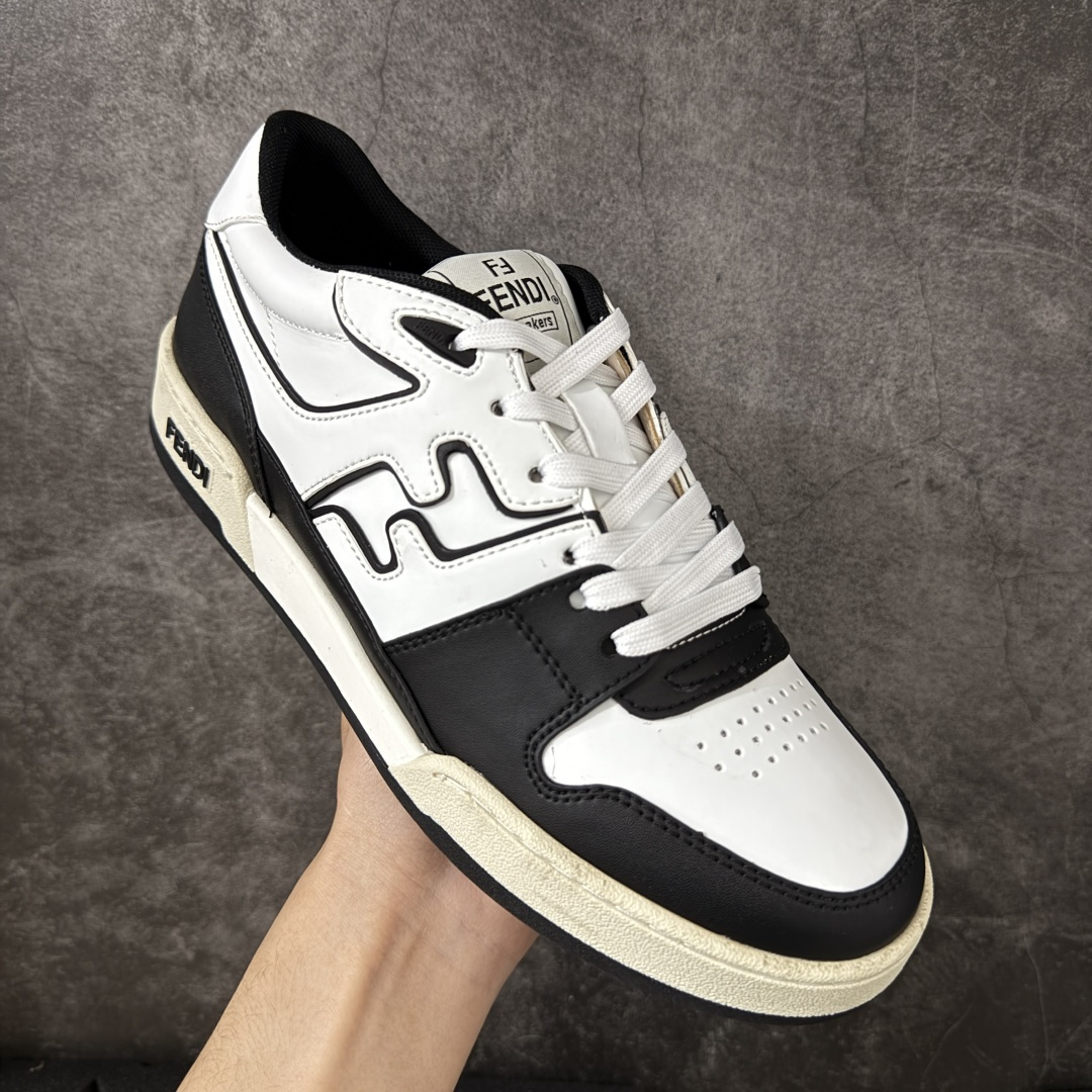 图片[3]-【YS纯原】广奢高端货 FENDI芬迪 Match 绒面皮革 压纹系带 男女同款 黑白红底经典款 ✦ 官方同源渠道 · 原装订单 ✦ 专柜全套包装＋原装配件齐全 ✦ 鞋底内置核心防伪芯片 · 可感应 ✦ FENDI Match 最新爆款情侣款板鞋 ✦ 高工艺无缝细空胶技术 ✦ 贴楦误差仅 0.05mm ✦ 固特异内外锁死工艺 ✦ 最大弯折也不开胶 · 环保无异味 ✦ 麂皮＋胶片拼接鞋面，质感更高级 ✦ Logo内里使用毛巾绒MX，脚感细腻温柔 尺码：35-45-选品中心